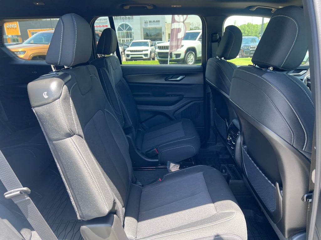2026 Jeep Grand Cherokee L GRAND CHEROKEE L LAREDO X 4X4