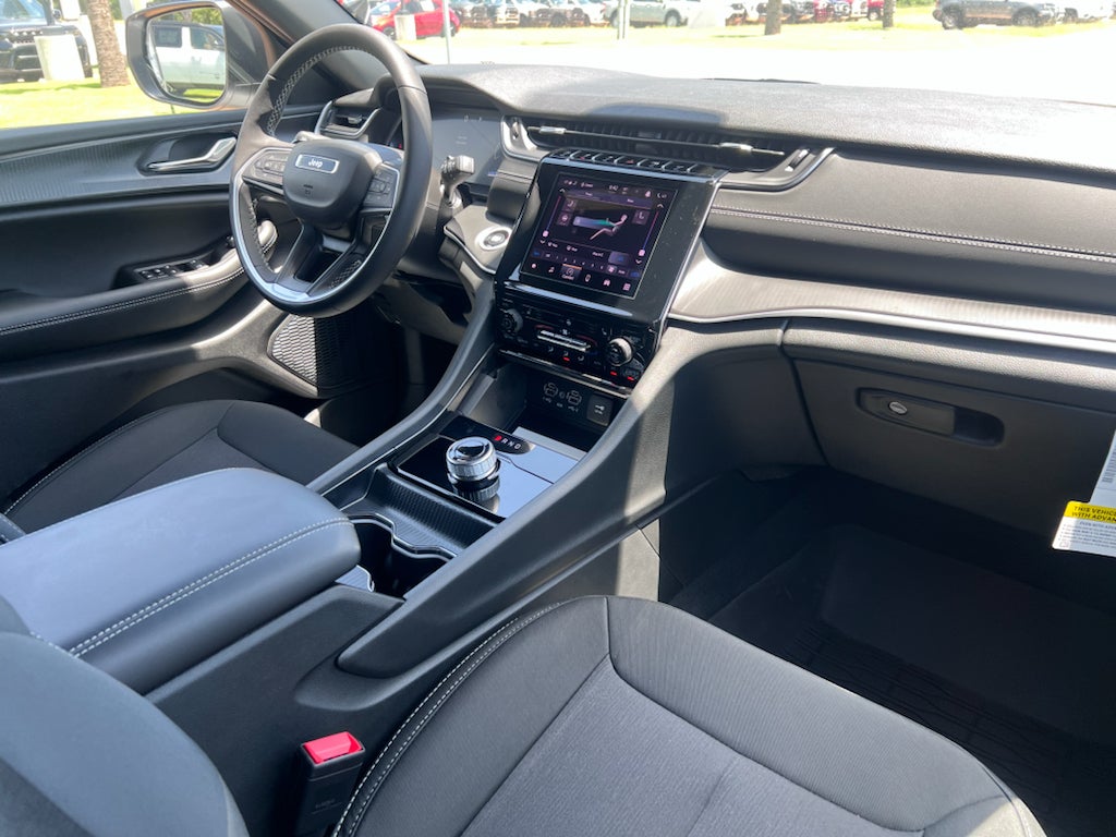 2026 Jeep Grand Cherokee L GRAND CHEROKEE L LAREDO X 4X4