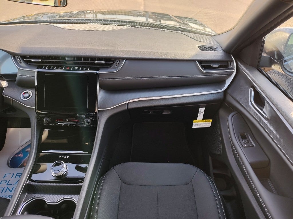 2025 Jeep Grand Cherokee L GRAND CHEROKEE L LAREDO X 4X4