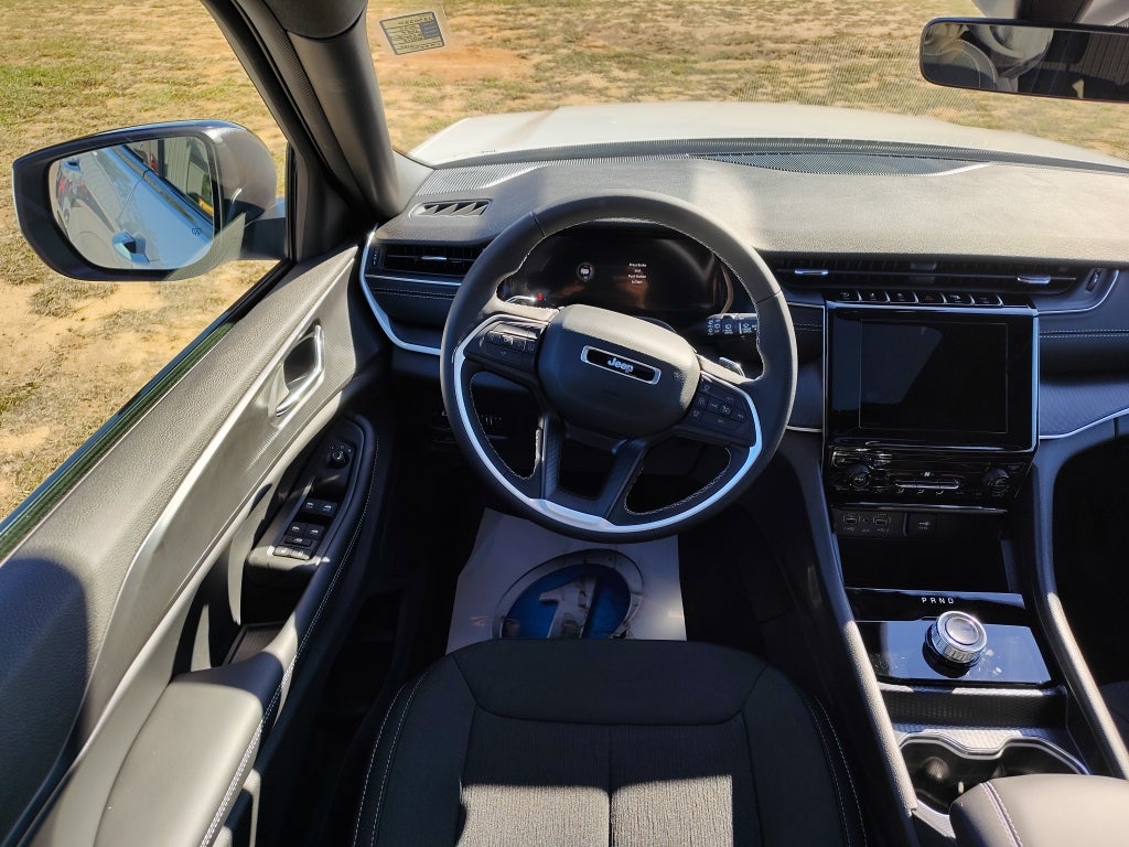 2025 Jeep Grand Cherokee L GRAND CHEROKEE L LAREDO X 4X4