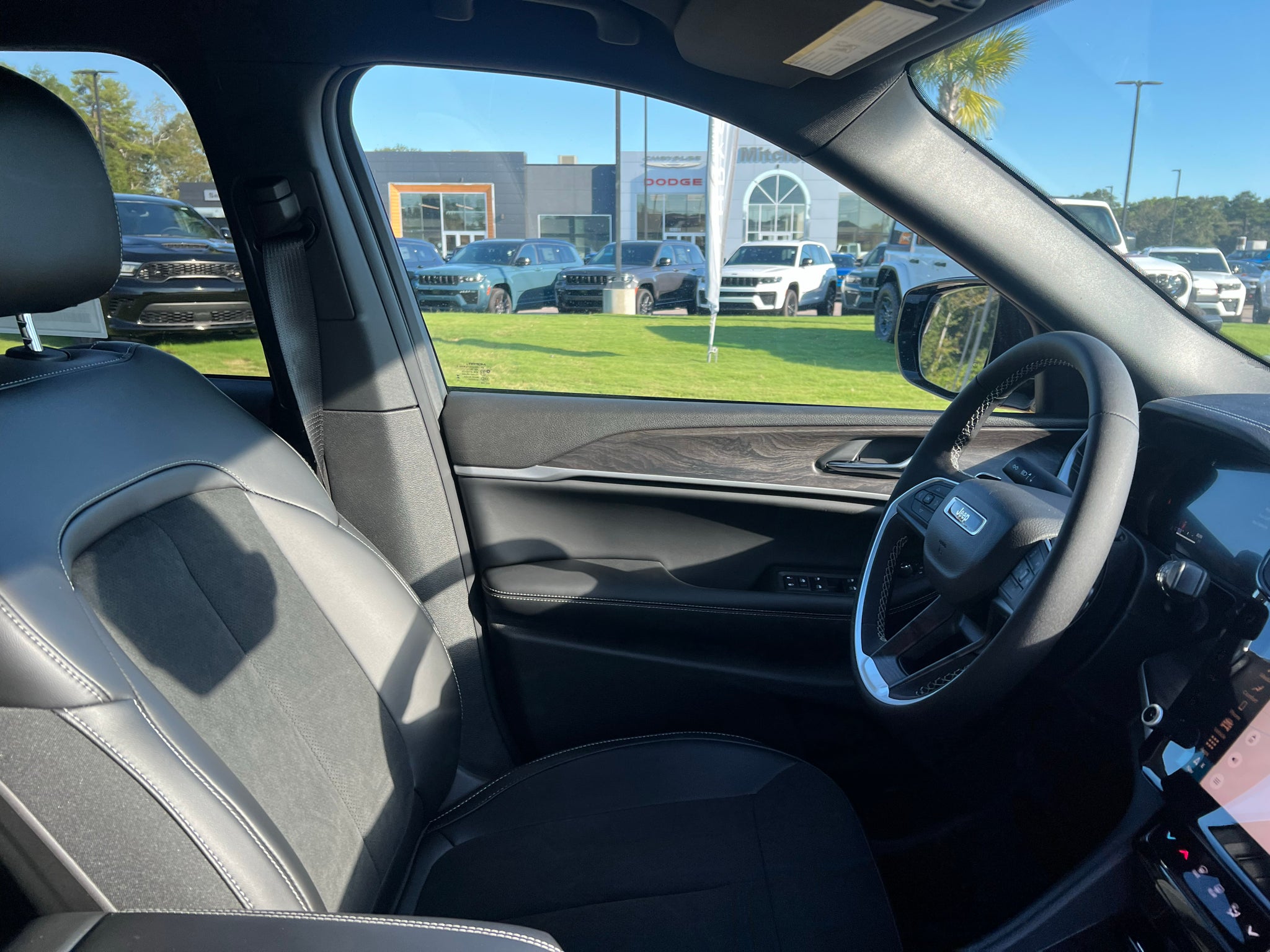 2027 Jeep Grand Cherokee L GRAND CHEROKEE L LAREDO ALTITUDE 4X4