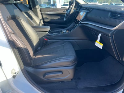 2027 Jeep Grand Cherokee L GRAND CHEROKEE L LAREDO ALTITUDE 4X4