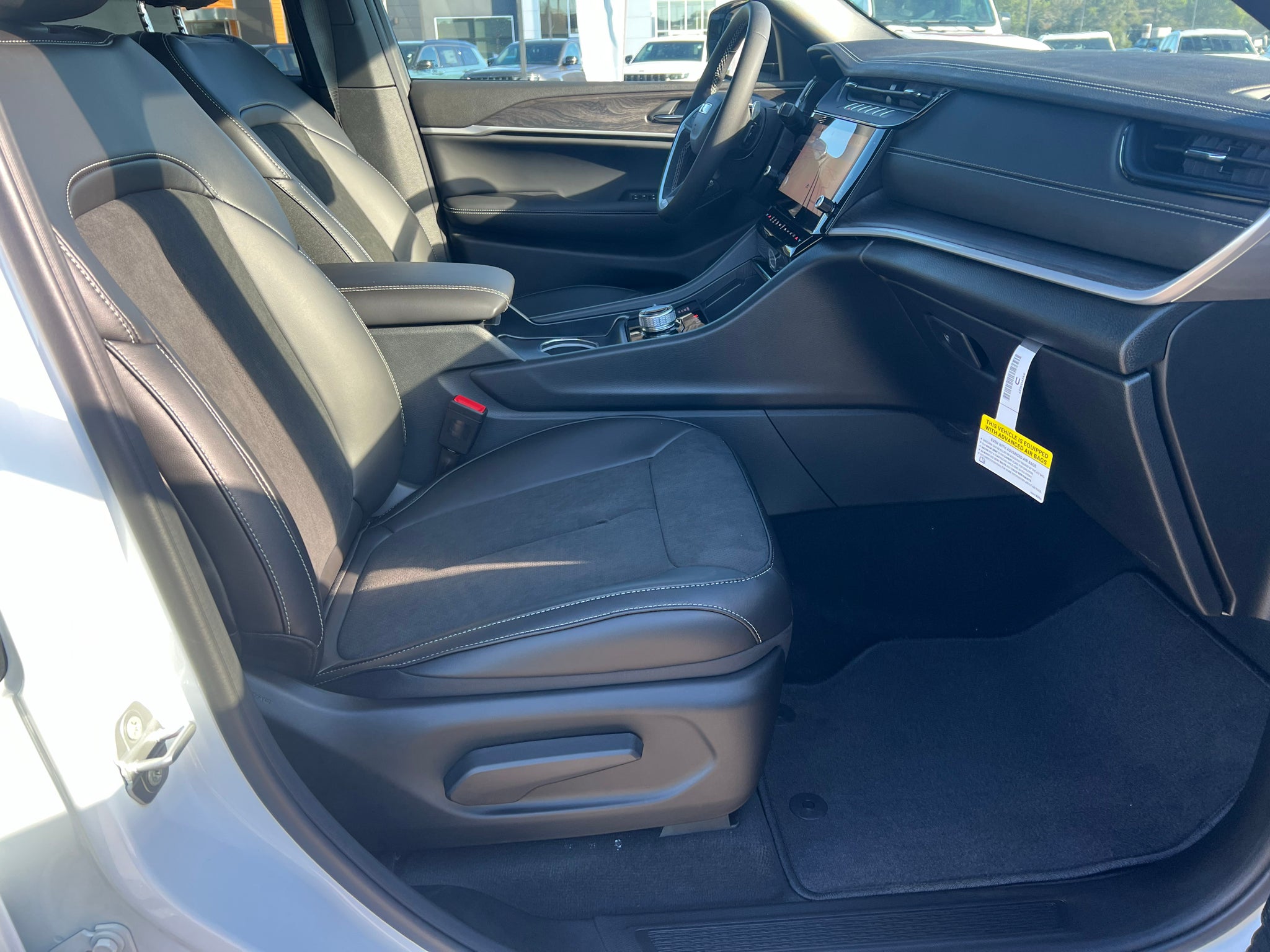 2027 Jeep Grand Cherokee L GRAND CHEROKEE L LAREDO ALTITUDE 4X4
