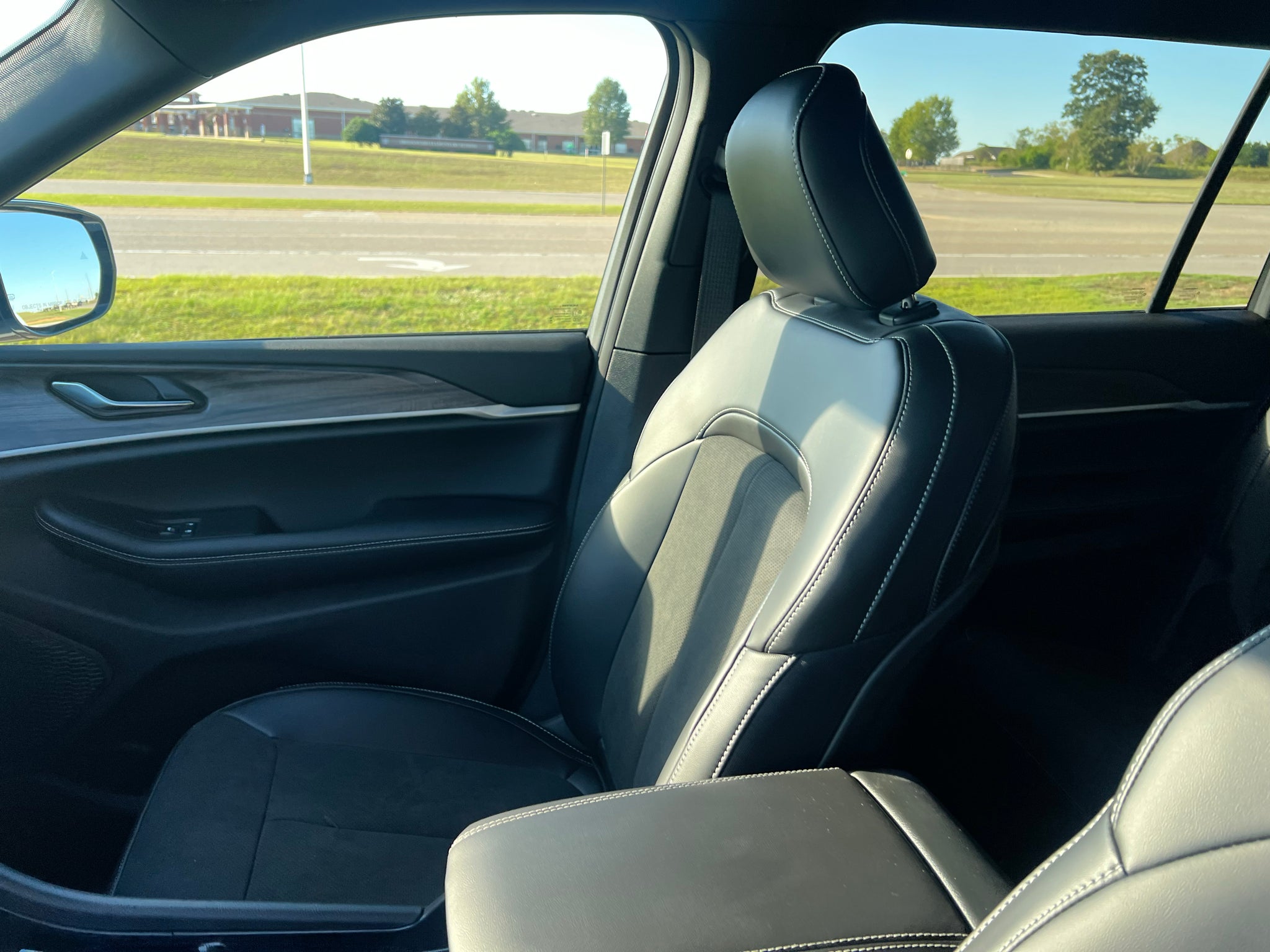 2027 Jeep Grand Cherokee L GRAND CHEROKEE L LAREDO ALTITUDE 4X4