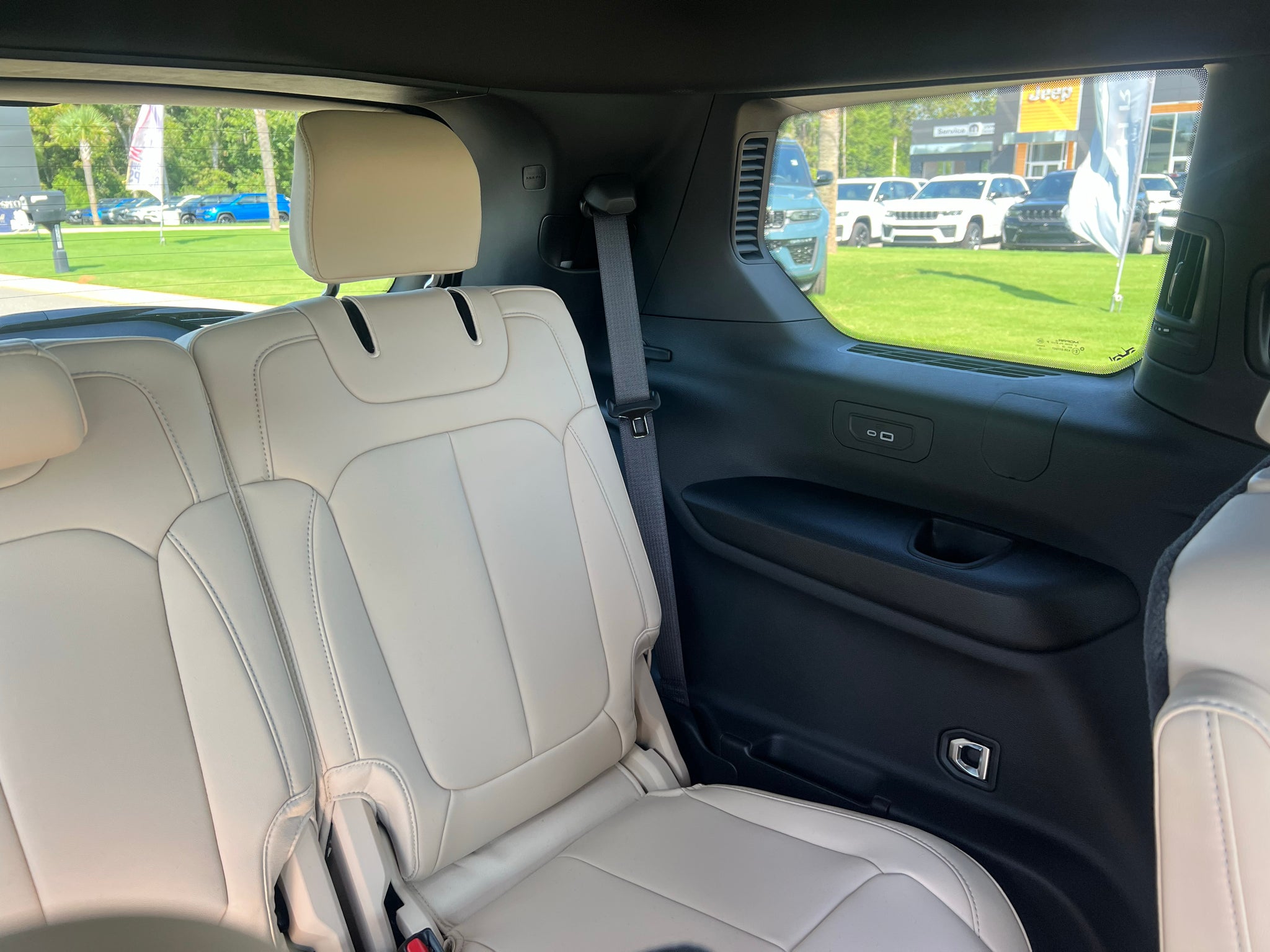 2027 Jeep Grand Cherokee L GRAND CHEROKEE L LIMITED 4X4
