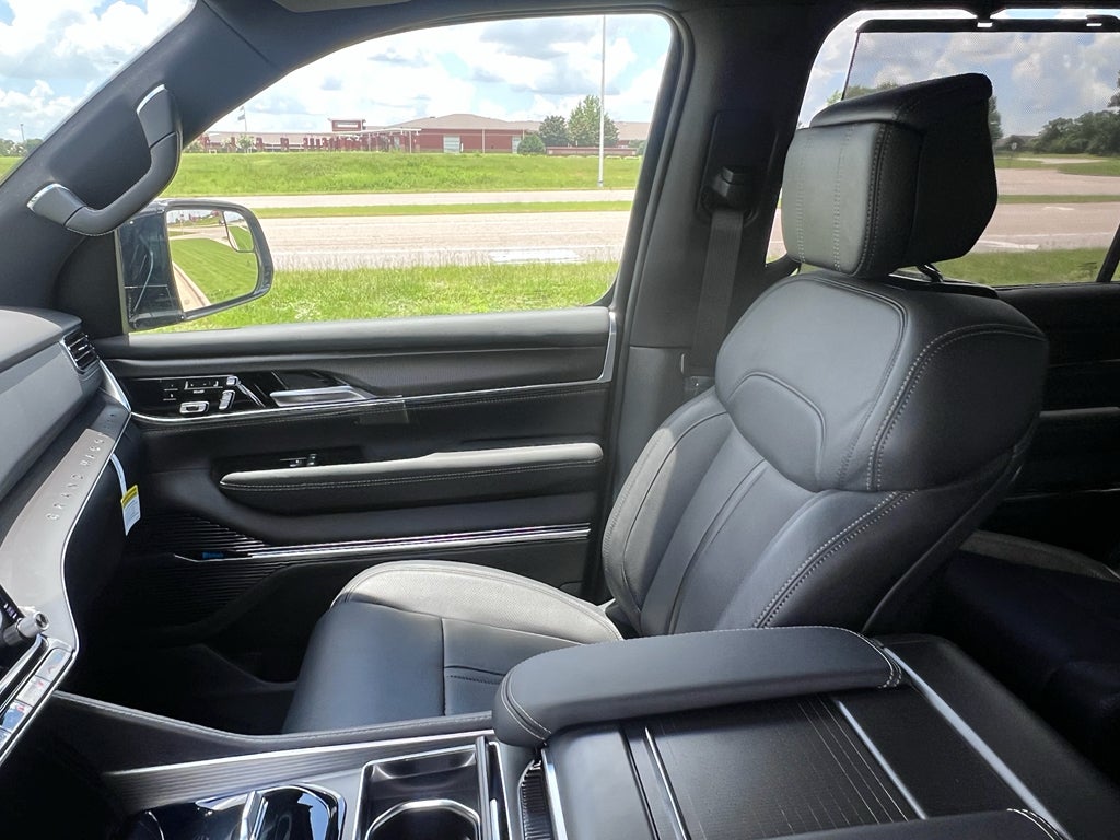 2026 Jeep Grand Wagoneer GRAND WAGONEER SUMMIT OBSIDIAN 4X4