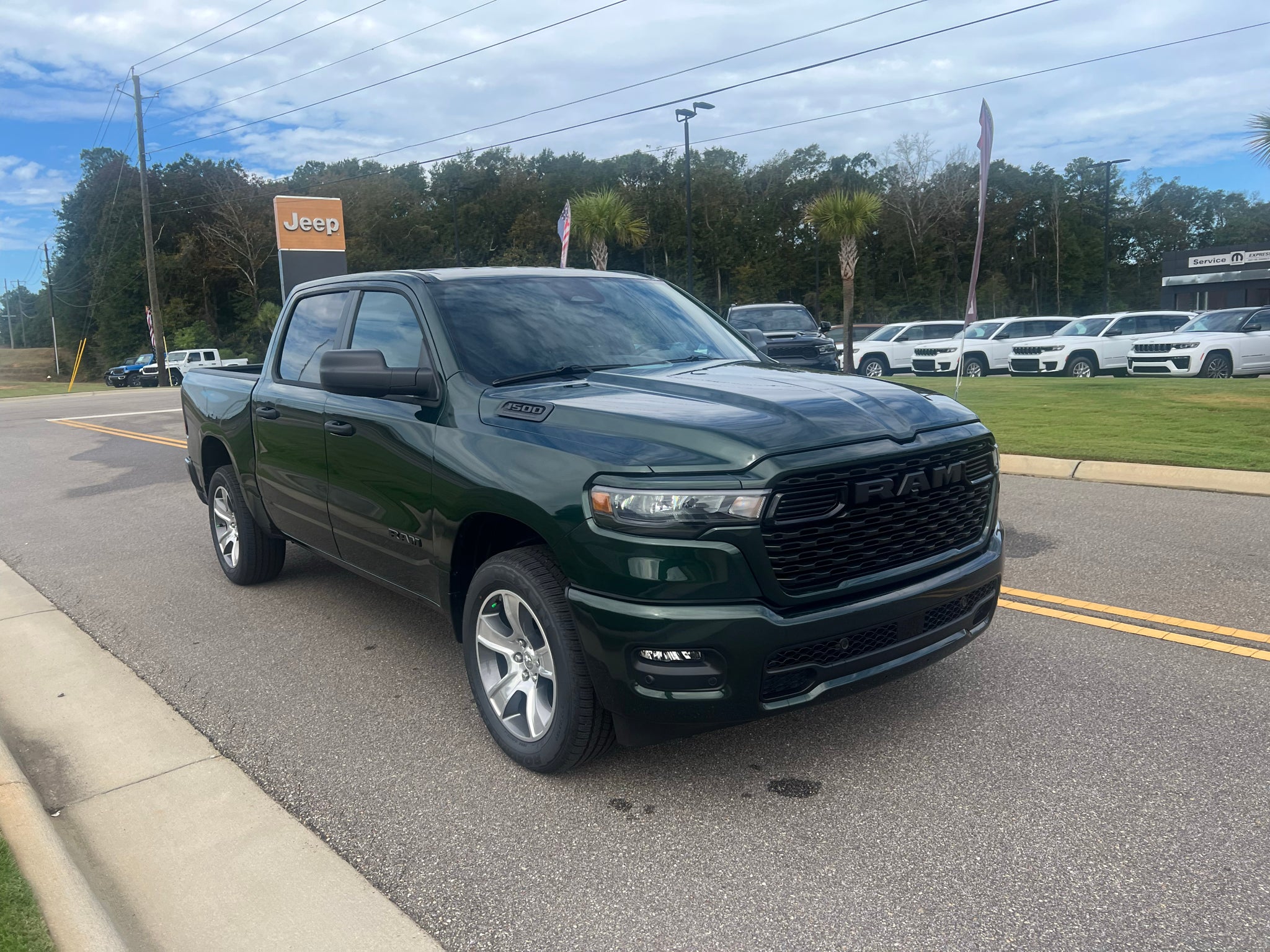 2027 RAM 1500 RAM 1500 EXPRESS CREW CAB 4X2 5'7' BOX