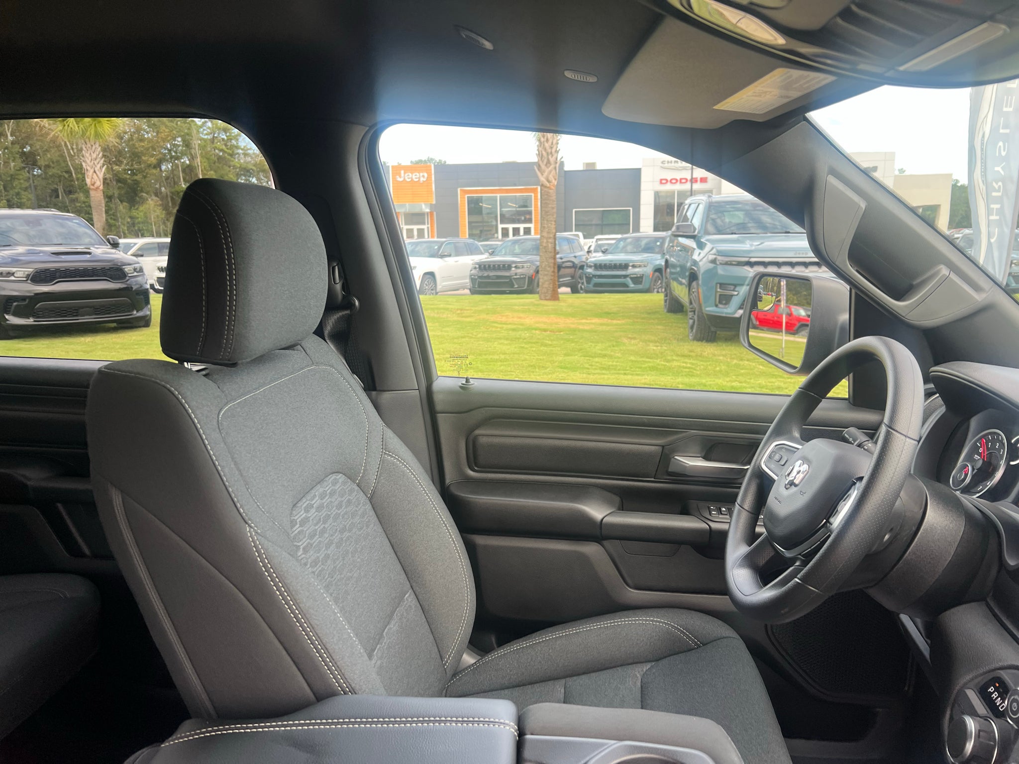 2027 RAM 1500 RAM 1500 EXPRESS CREW CAB 4X2 5'7' BOX