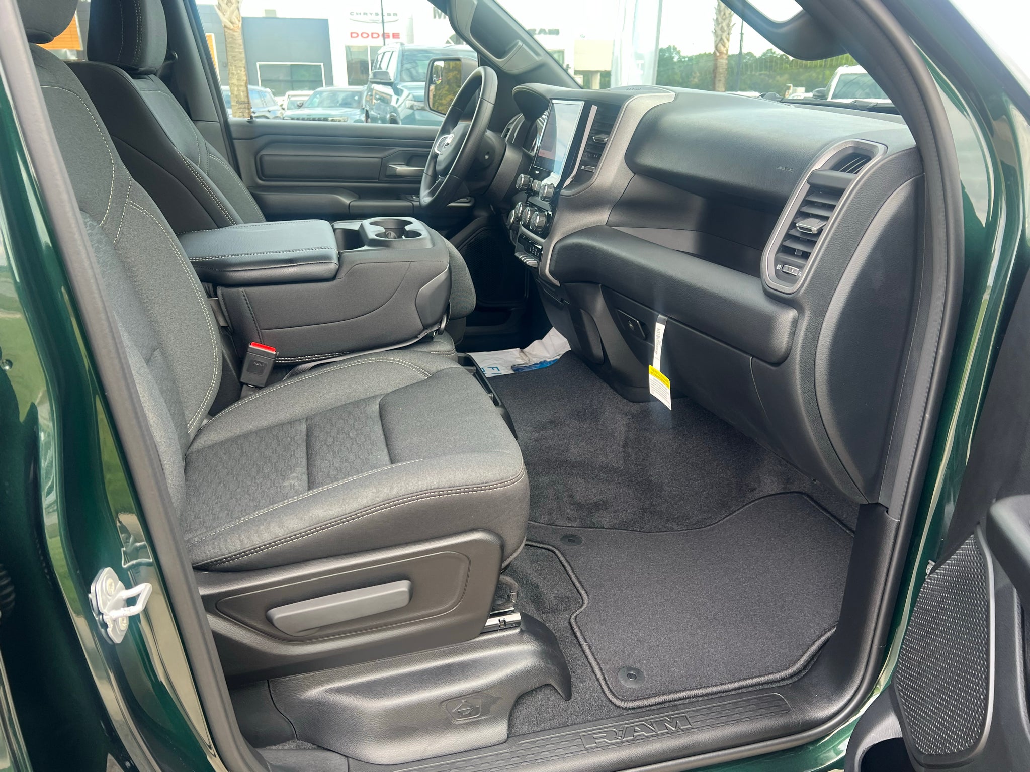 2027 RAM 1500 RAM 1500 EXPRESS CREW CAB 4X2 5'7' BOX