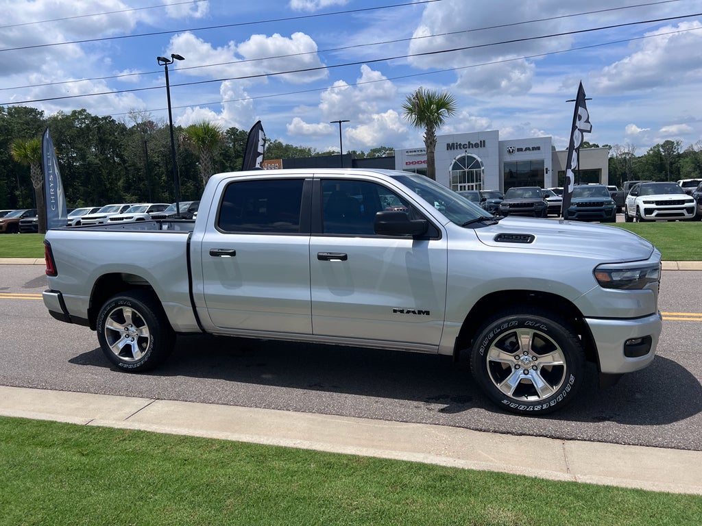2026 RAM 1500 RAM 1500 EXPRESS CREW CAB 4X2 5'7' BOX