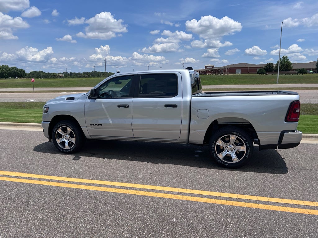 2026 RAM 1500 RAM 1500 EXPRESS CREW CAB 4X2 5'7' BOX