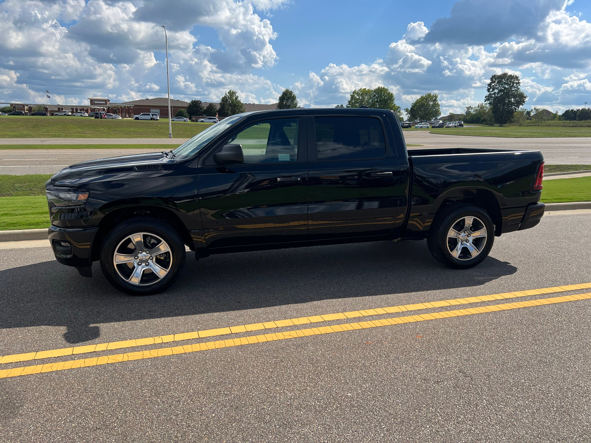 2027 RAM 1500 RAM 1500 EXPRESS CREW CAB 4X2 5'7' BOX