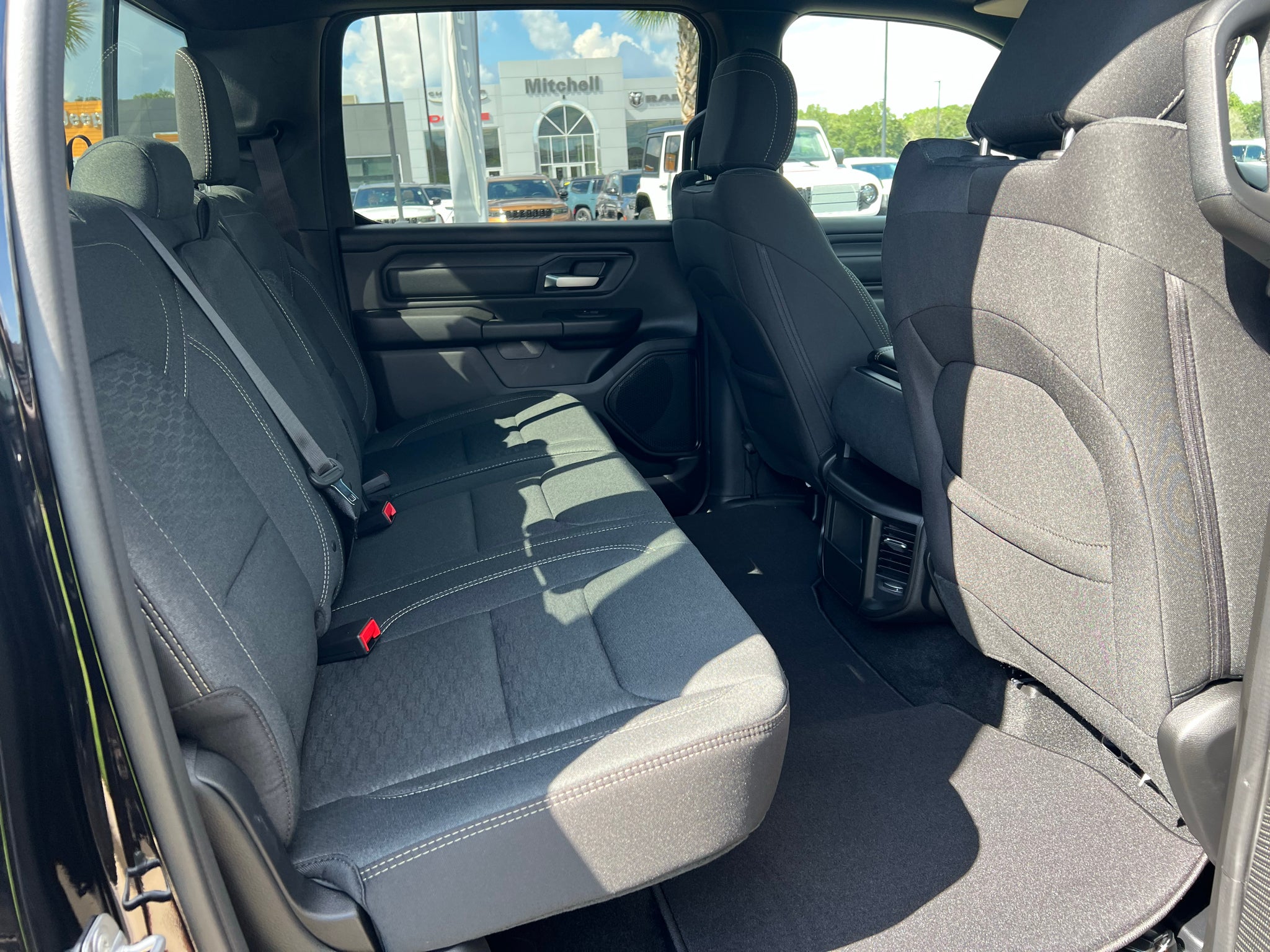2027 RAM 1500 RAM 1500 EXPRESS CREW CAB 4X2 5'7' BOX