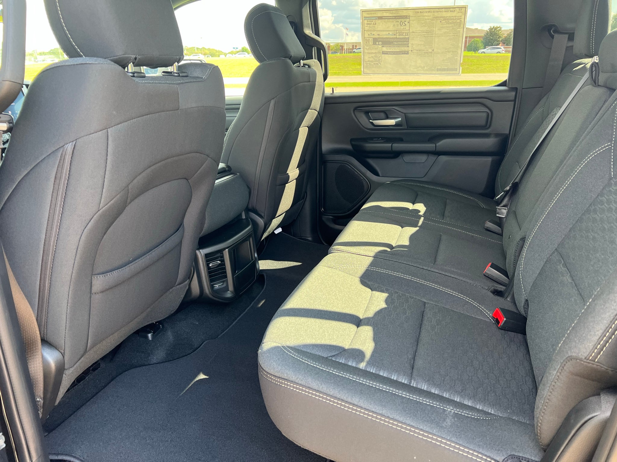 2027 RAM 1500 RAM 1500 EXPRESS CREW CAB 4X2 5'7' BOX