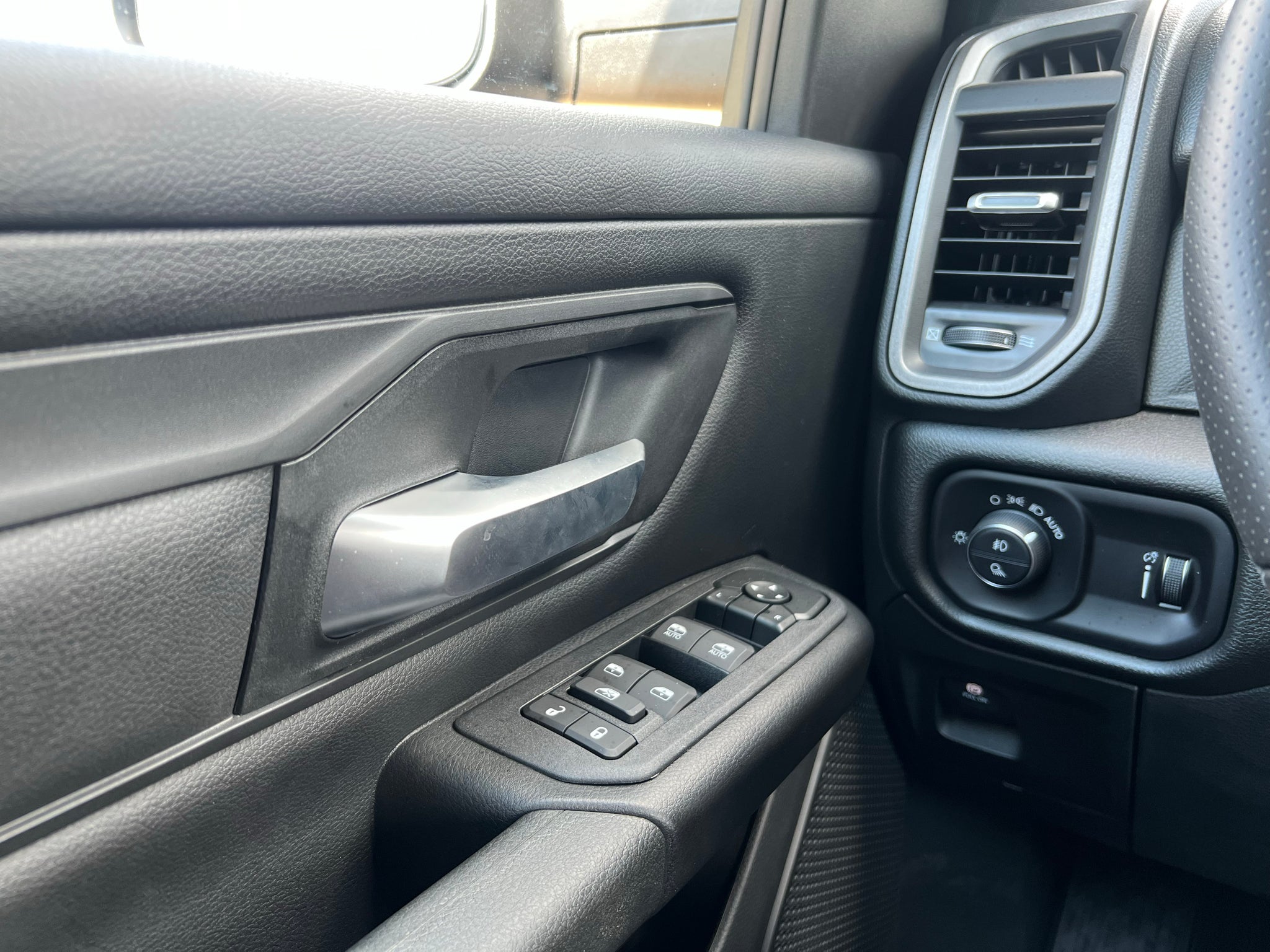 2027 RAM 1500 RAM 1500 EXPRESS CREW CAB 4X2 5'7' BOX