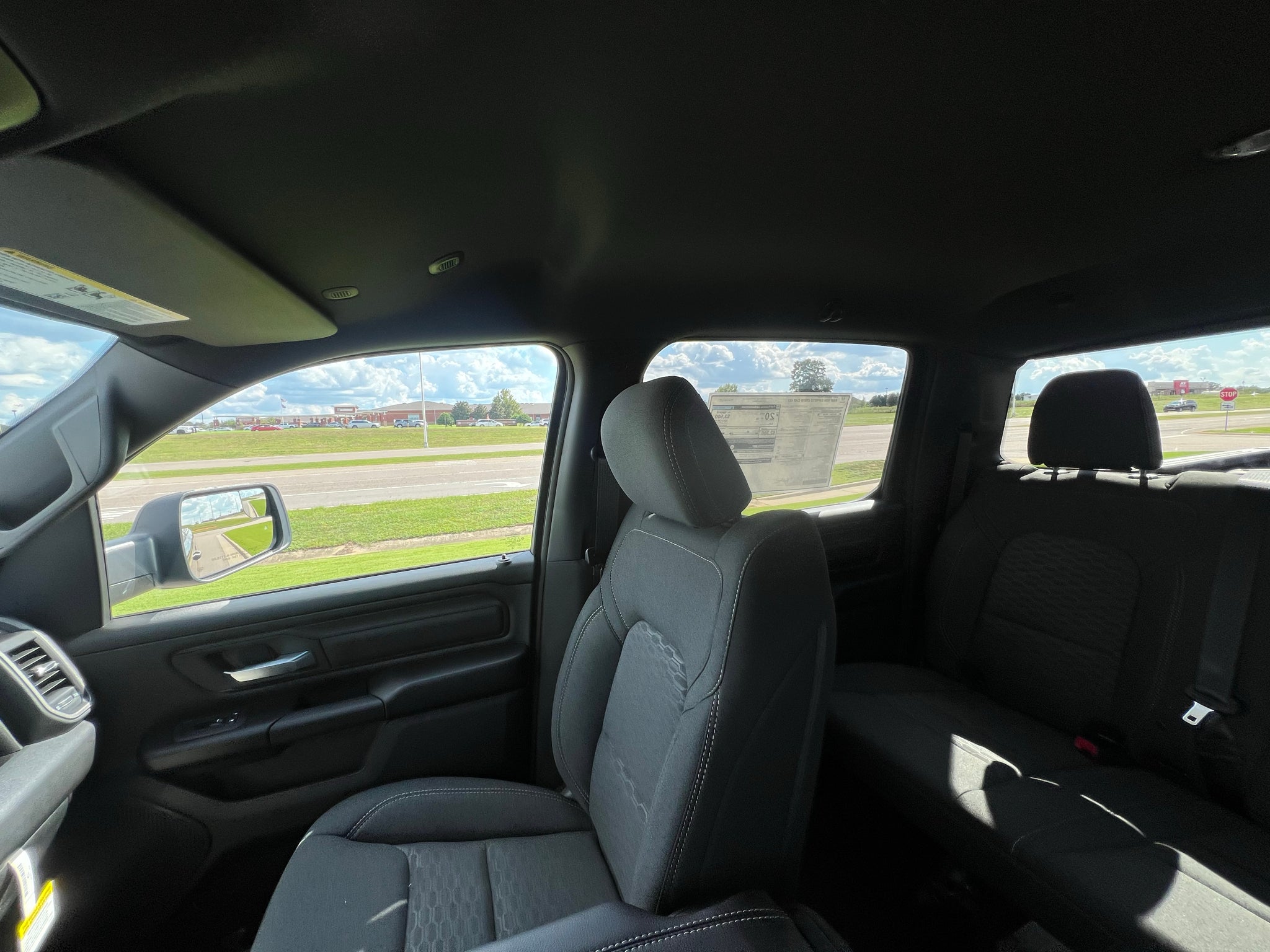 2027 RAM 1500 RAM 1500 EXPRESS CREW CAB 4X2 5'7' BOX