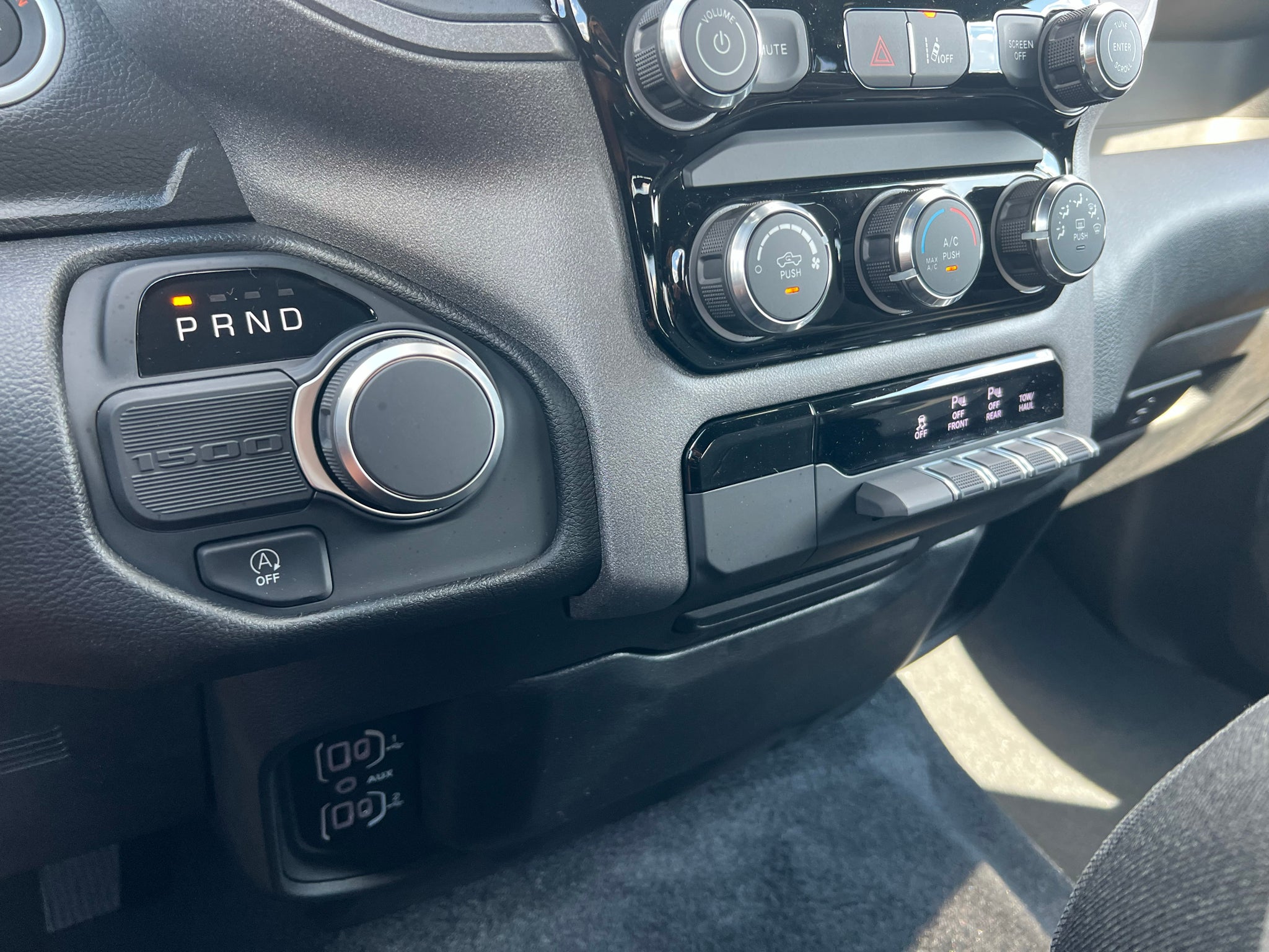 2027 RAM 1500 RAM 1500 EXPRESS CREW CAB 4X2 5'7' BOX
