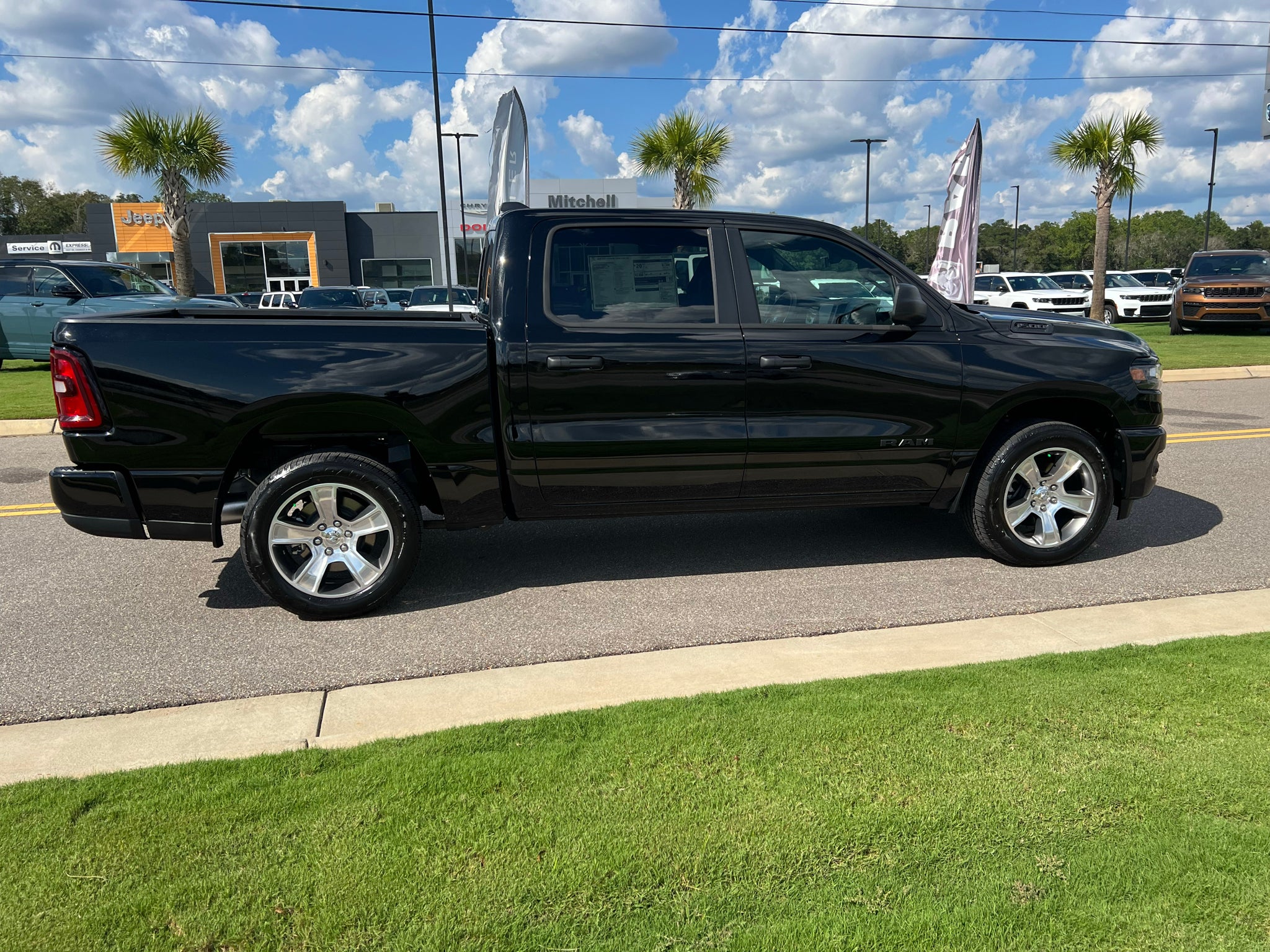 2027 RAM 1500 RAM 1500 EXPRESS CREW CAB 4X2 5'7' BOX