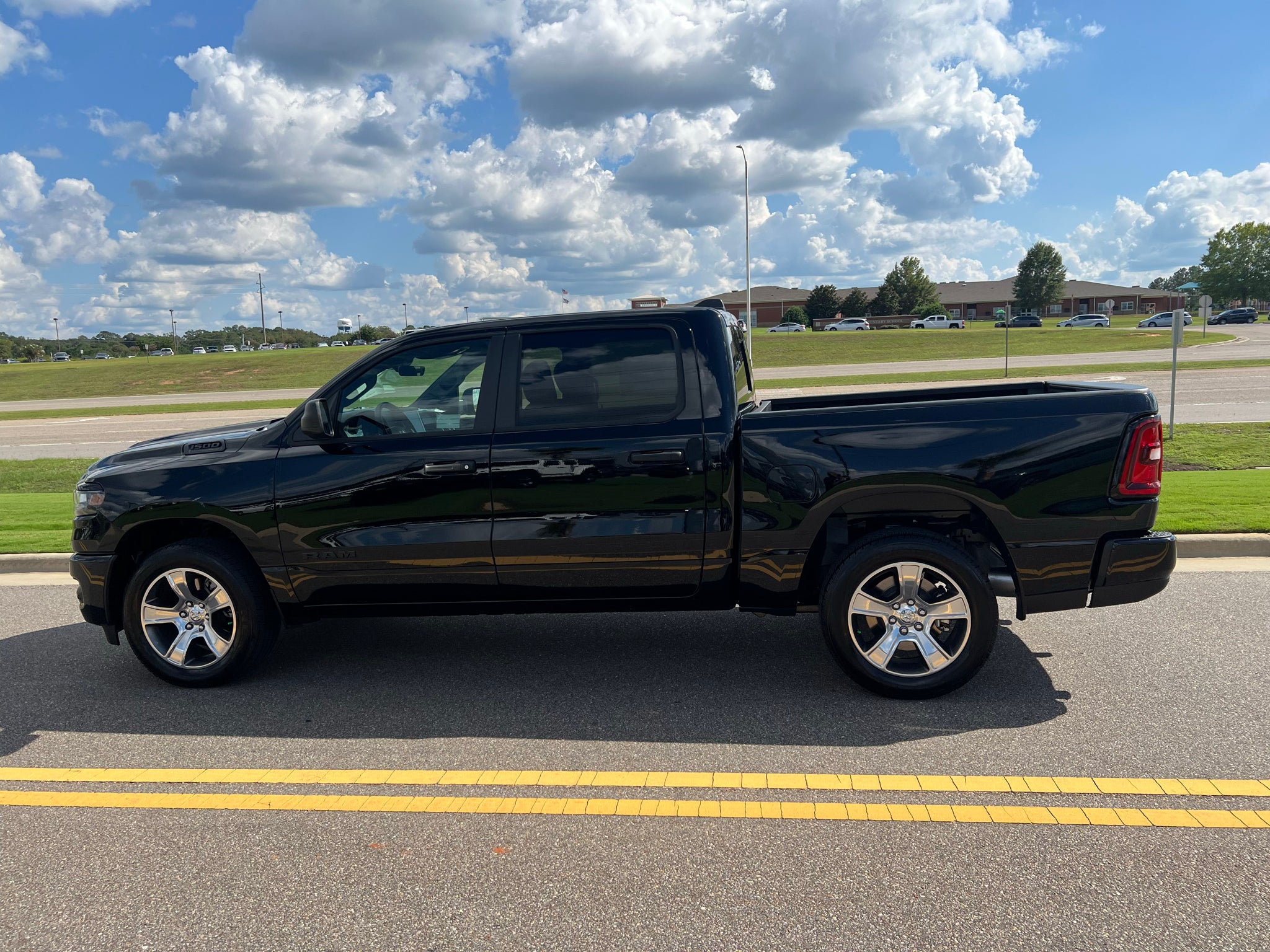 2027 RAM 1500 RAM 1500 EXPRESS CREW CAB 4X2 5'7' BOX