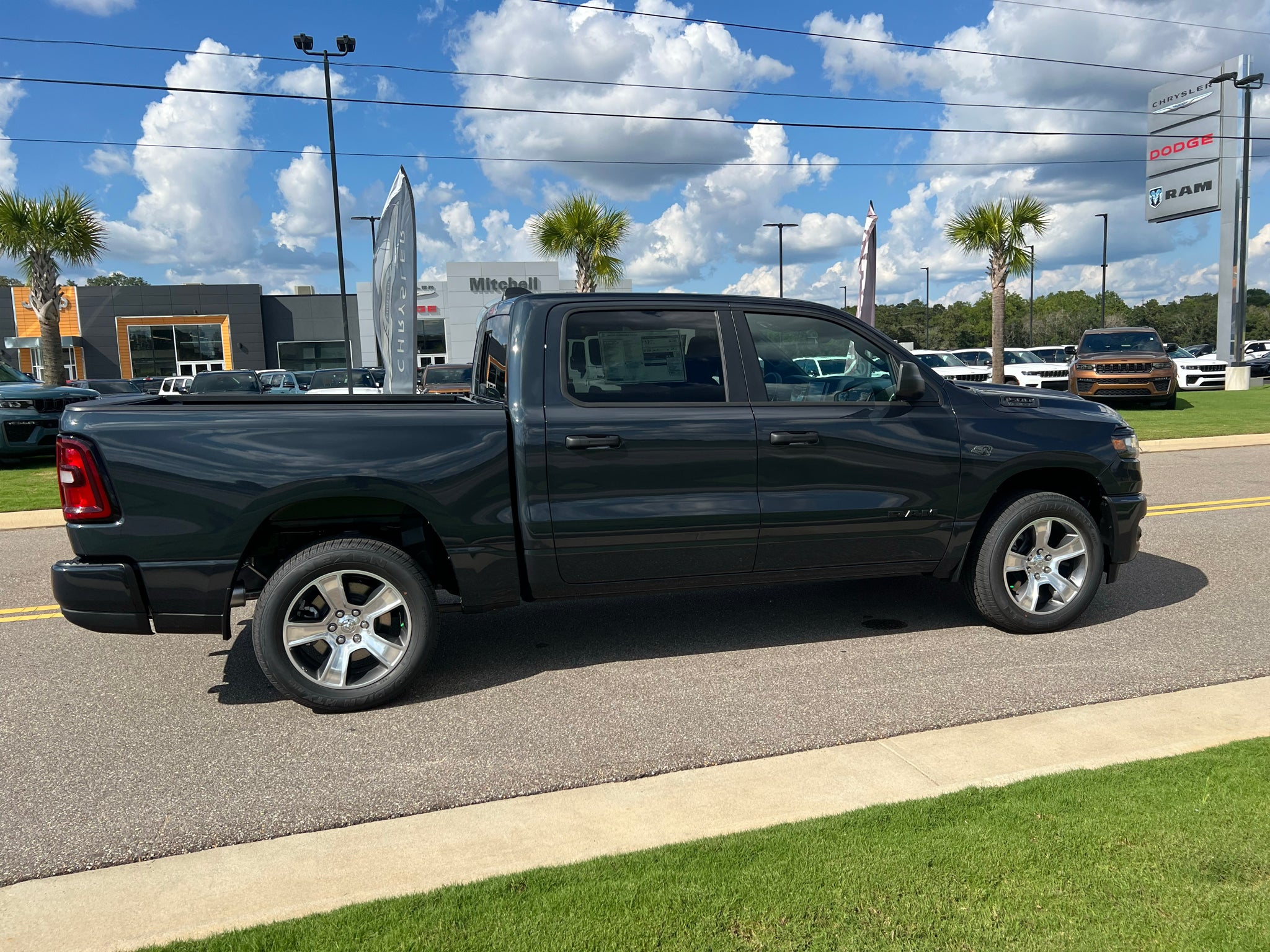 2027 RAM 1500 RAM 1500 EXPRESS CREW CAB 4X2 5'7' BOX