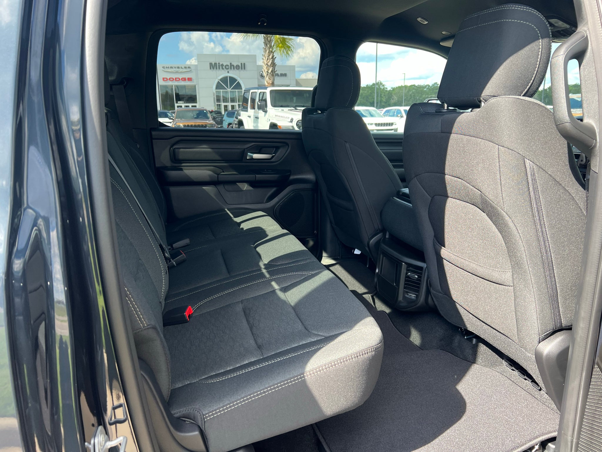 2027 RAM 1500 RAM 1500 EXPRESS CREW CAB 4X2 5'7' BOX