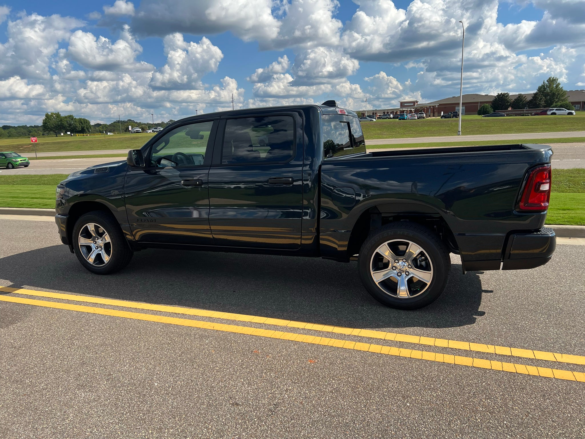 2027 RAM 1500 RAM 1500 EXPRESS CREW CAB 4X2 5'7' BOX