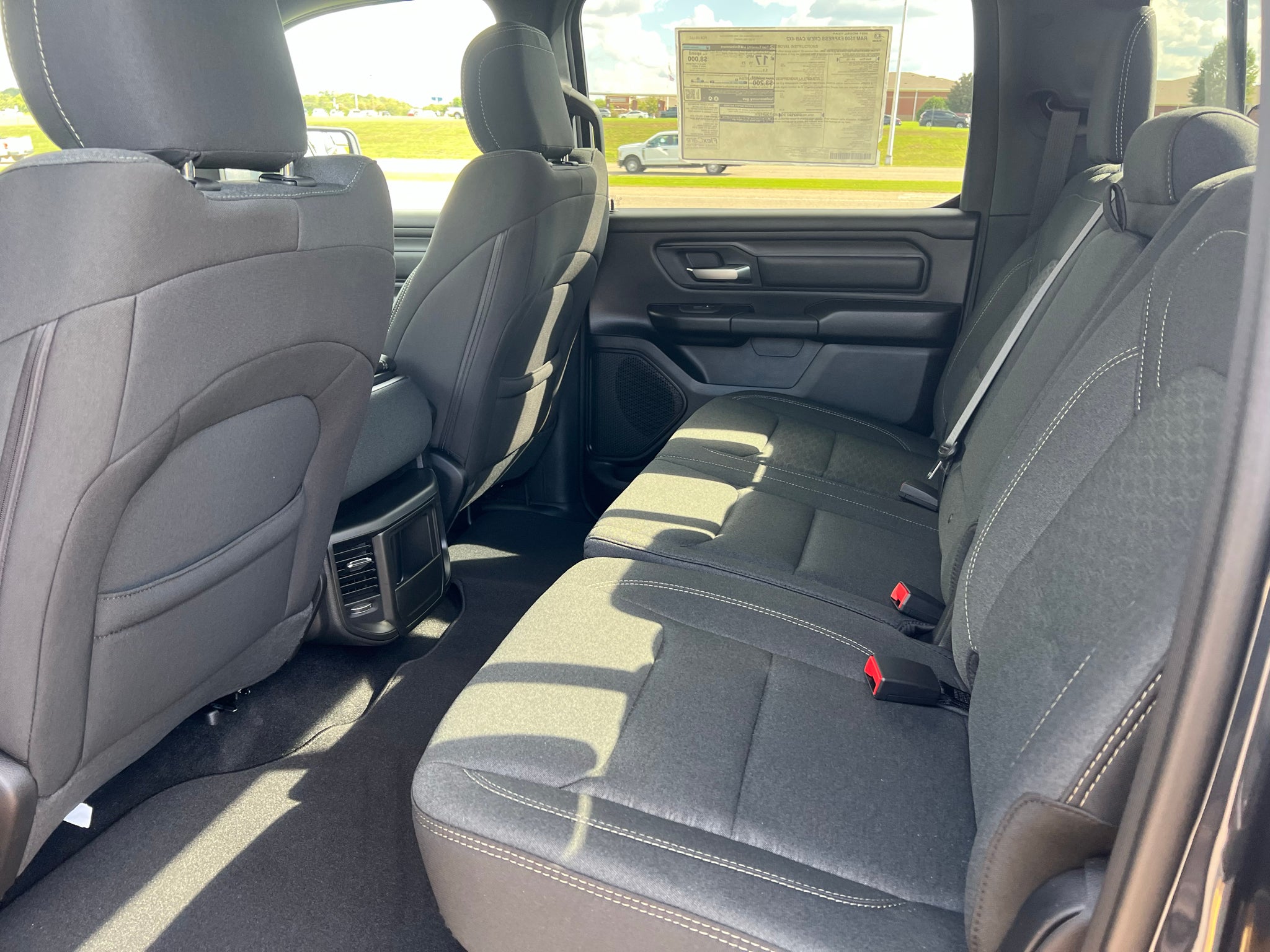 2027 RAM 1500 RAM 1500 EXPRESS CREW CAB 4X2 5'7' BOX