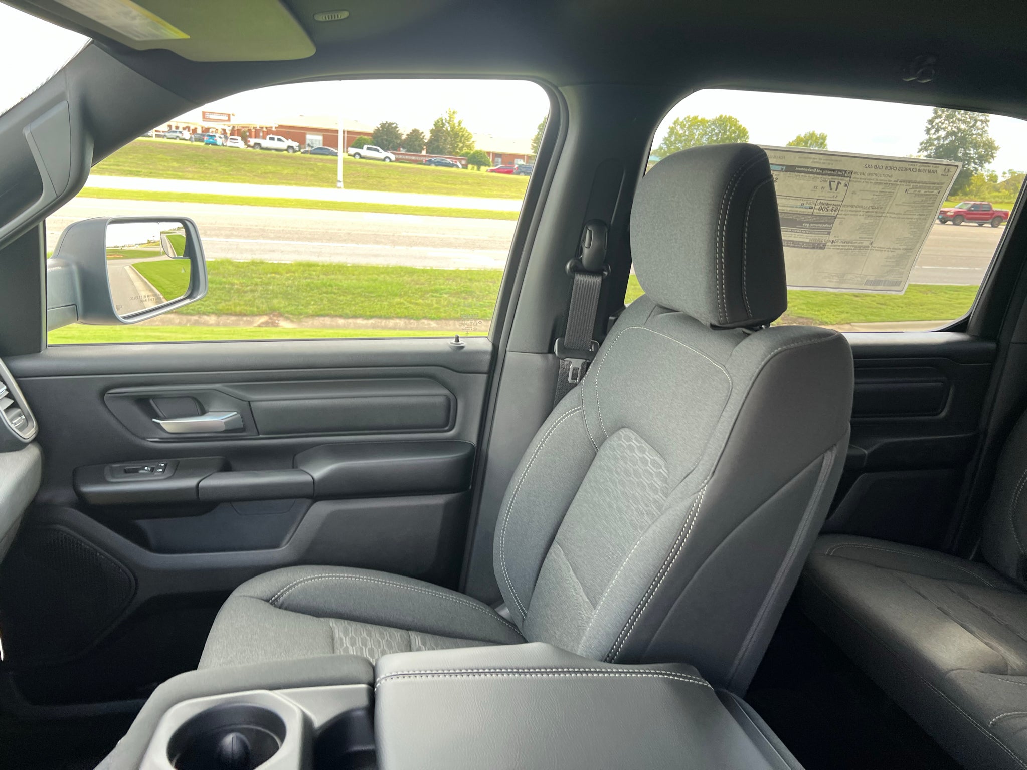 2027 RAM 1500 RAM 1500 EXPRESS CREW CAB 4X2 5'7' BOX