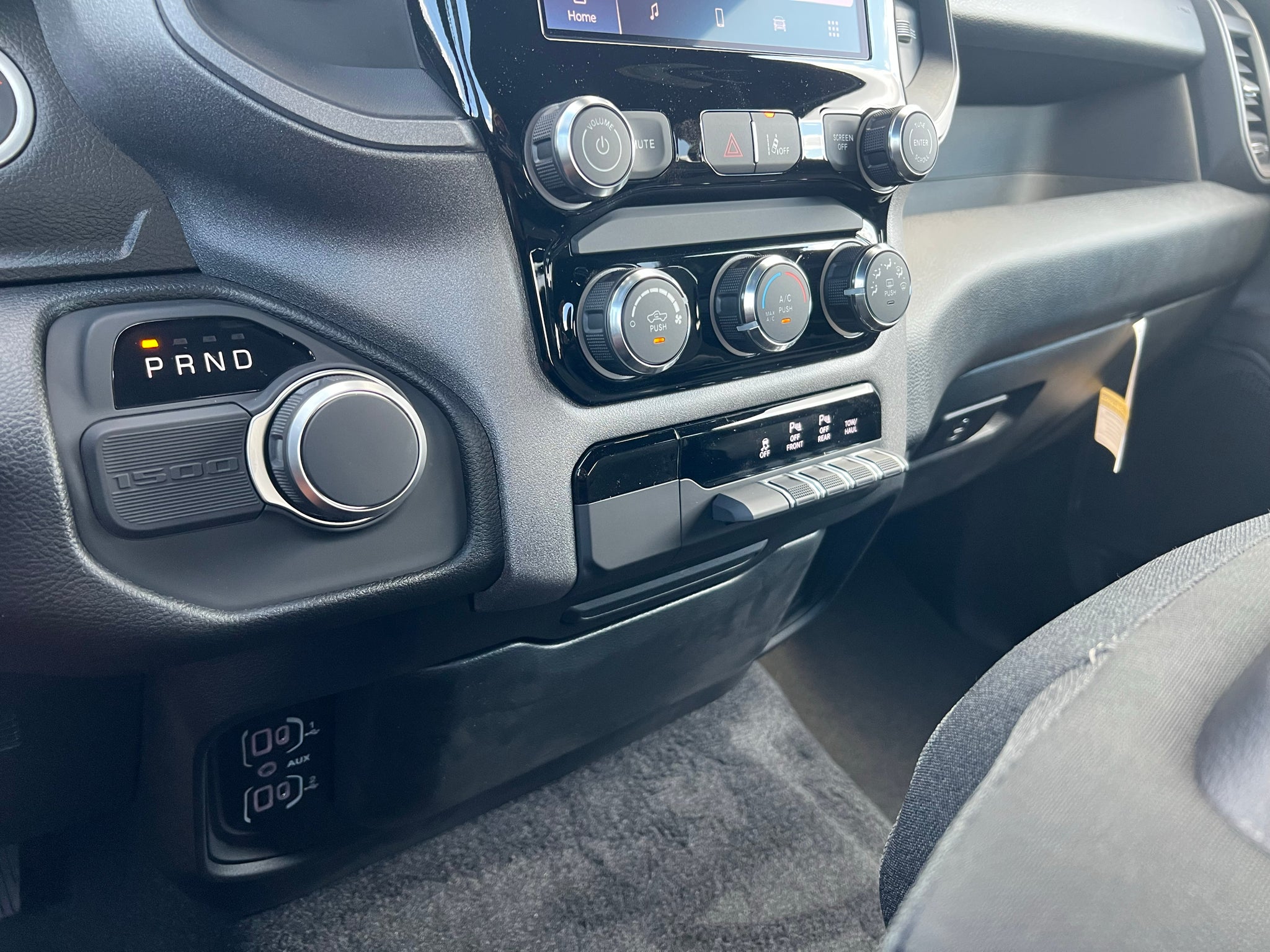 2027 RAM 1500 RAM 1500 EXPRESS CREW CAB 4X2 5'7' BOX