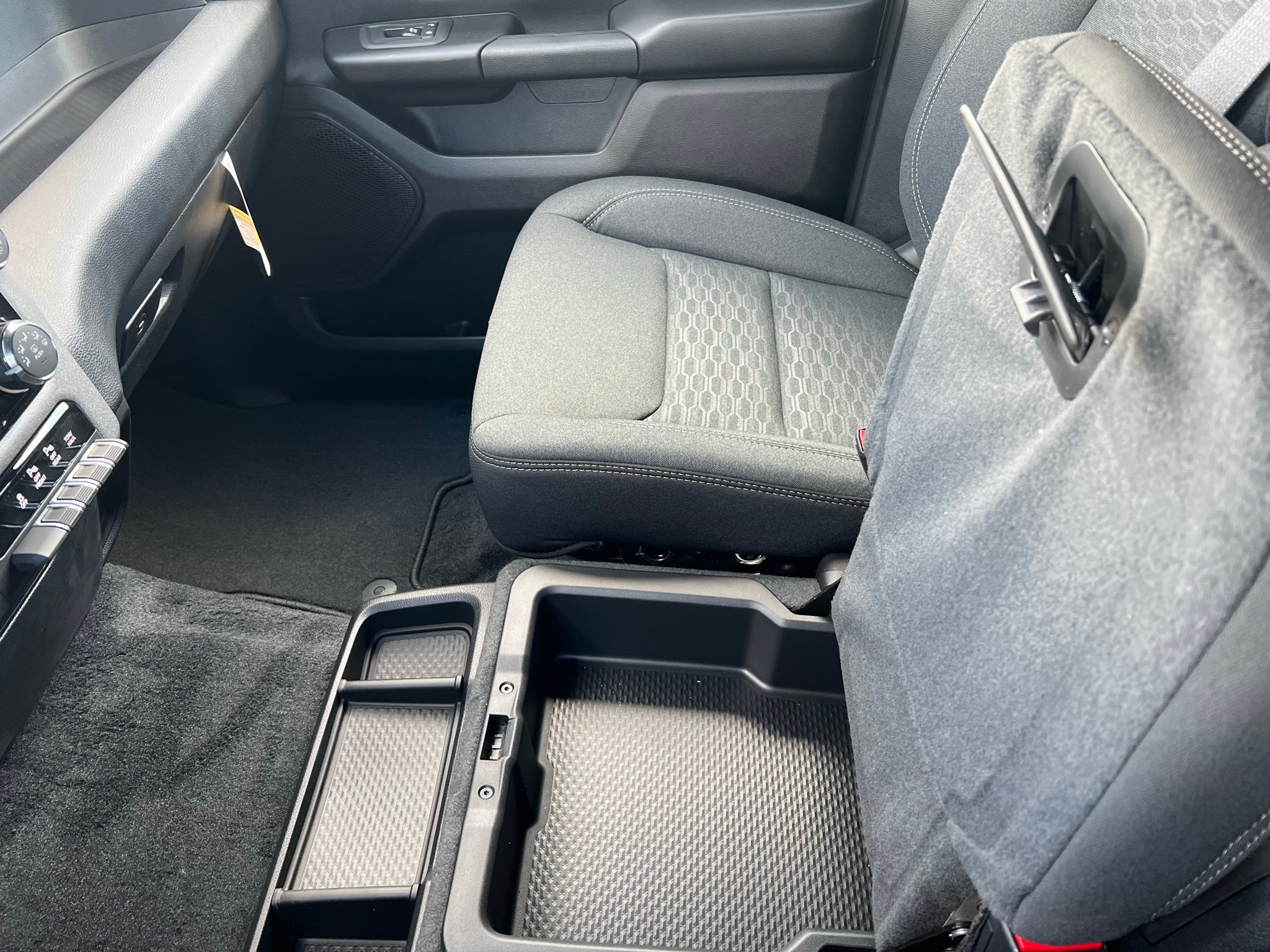 2027 RAM 1500 RAM 1500 EXPRESS CREW CAB 4X2 5'7' BOX