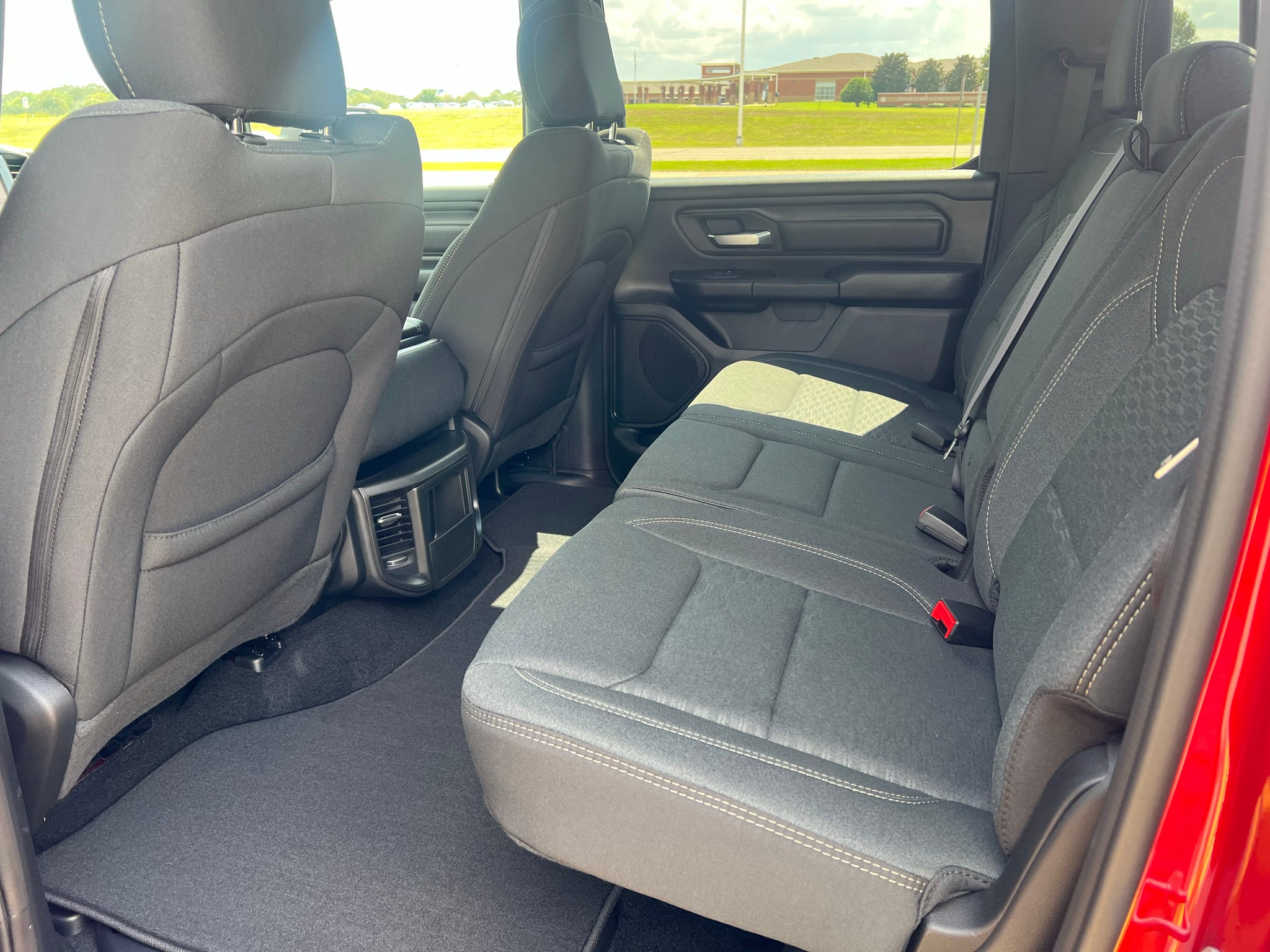 2027 RAM 1500 RAM 1500 EXPRESS CREW CAB 4X2 5'7' BOX