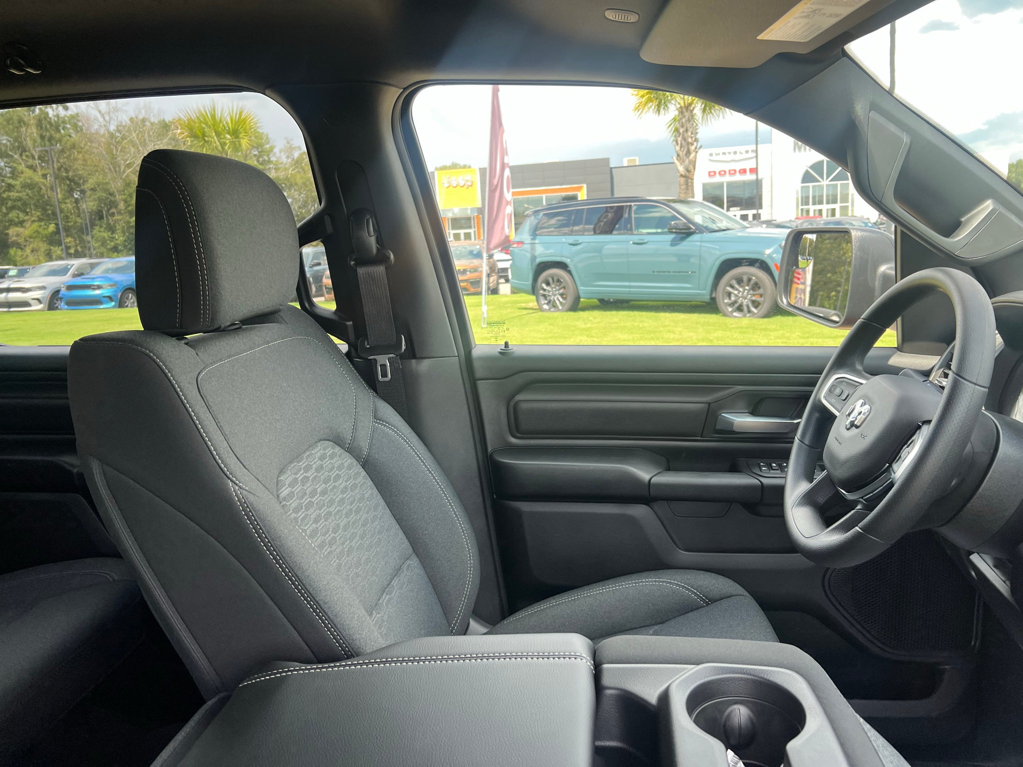 2027 RAM 1500 RAM 1500 EXPRESS CREW CAB 4X2 5'7' BOX