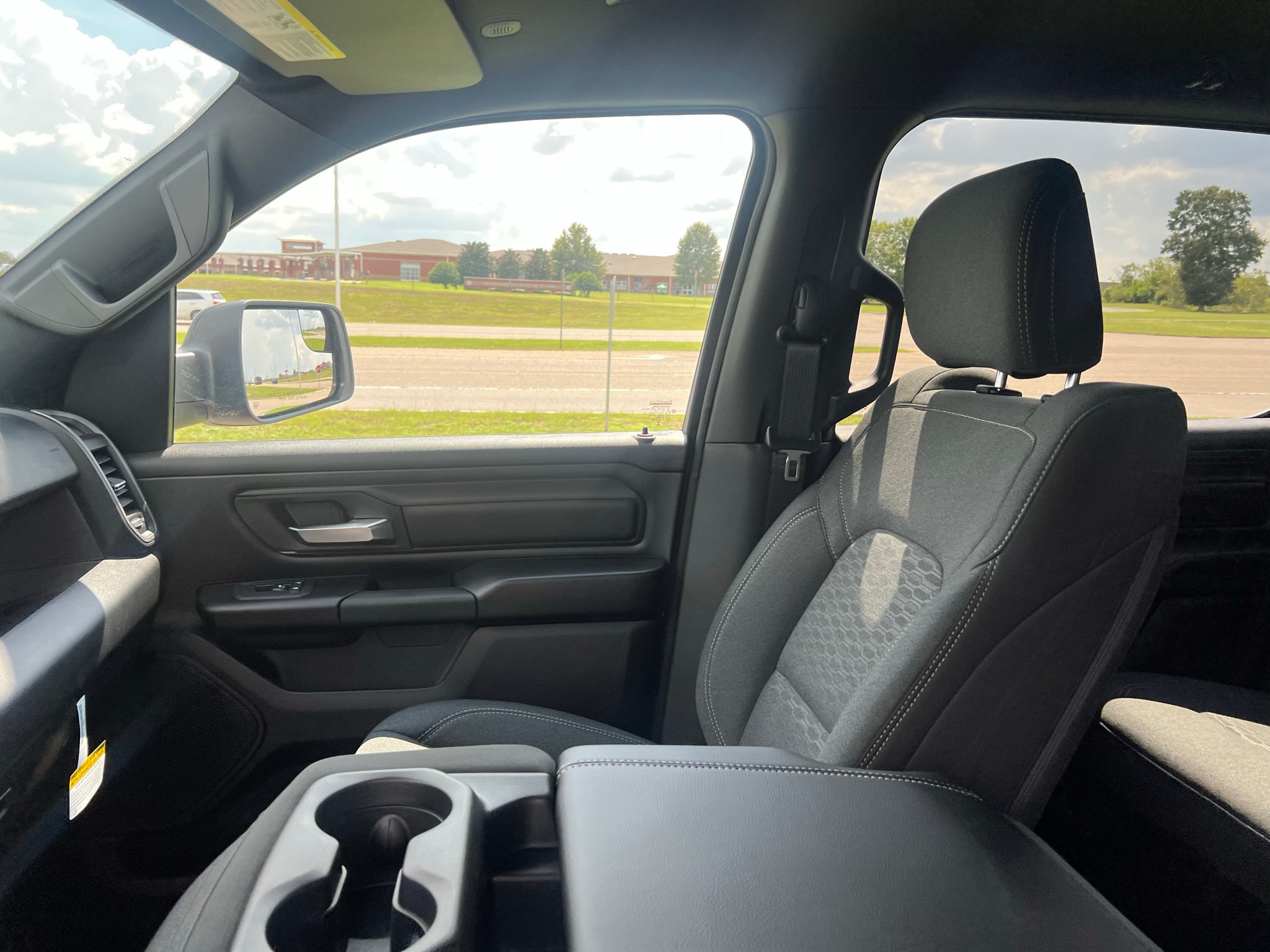 2027 RAM 1500 RAM 1500 EXPRESS CREW CAB 4X2 5'7' BOX