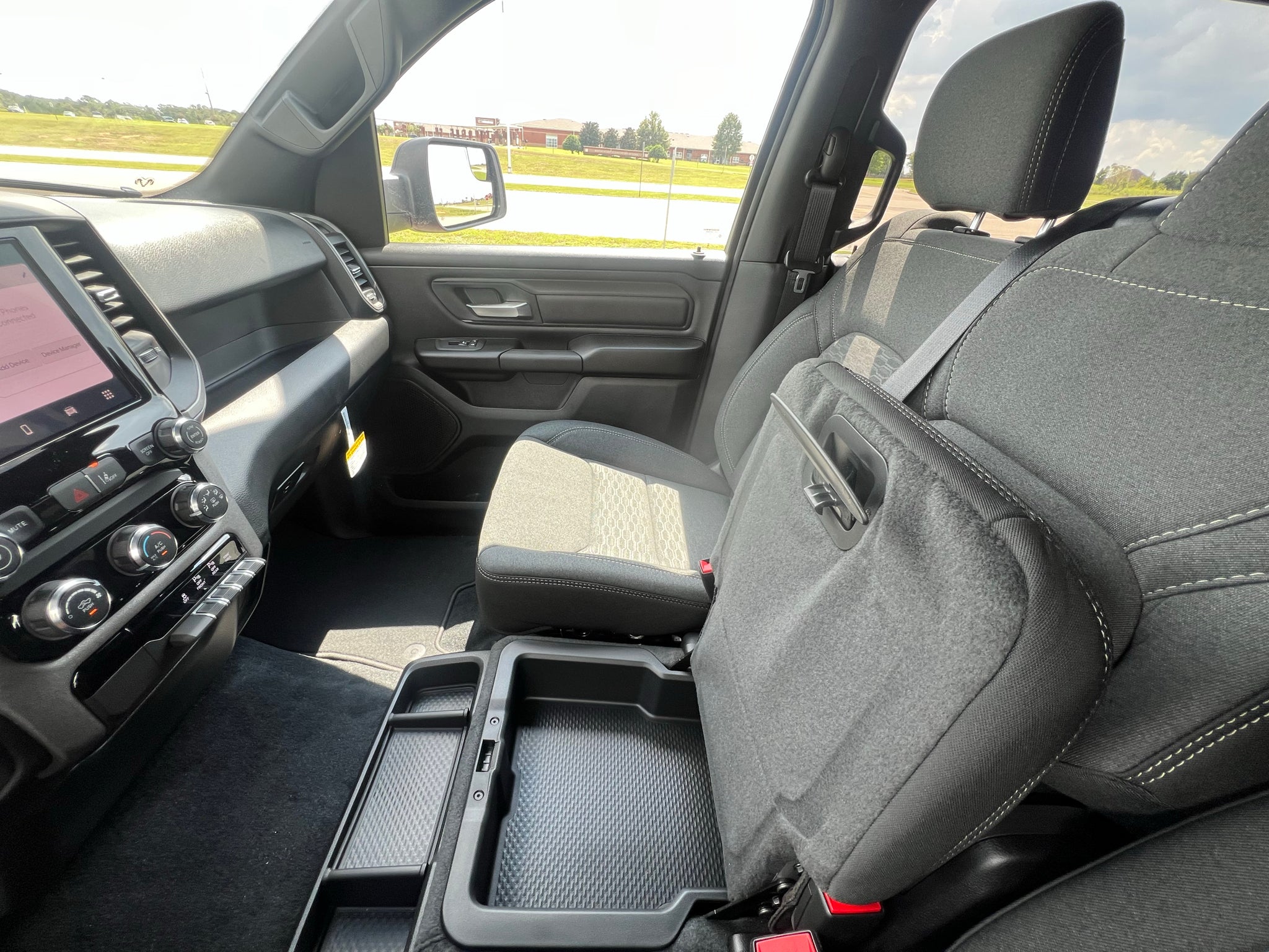 2027 RAM 1500 RAM 1500 EXPRESS CREW CAB 4X2 5'7' BOX