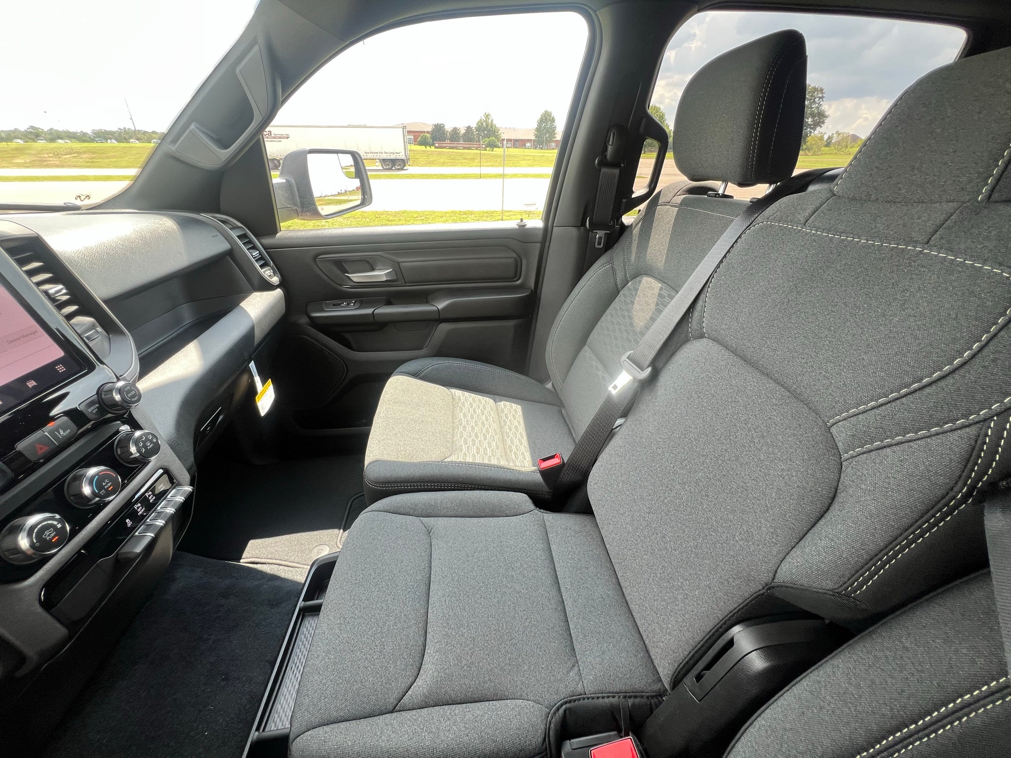2027 RAM 1500 RAM 1500 EXPRESS CREW CAB 4X2 5'7' BOX