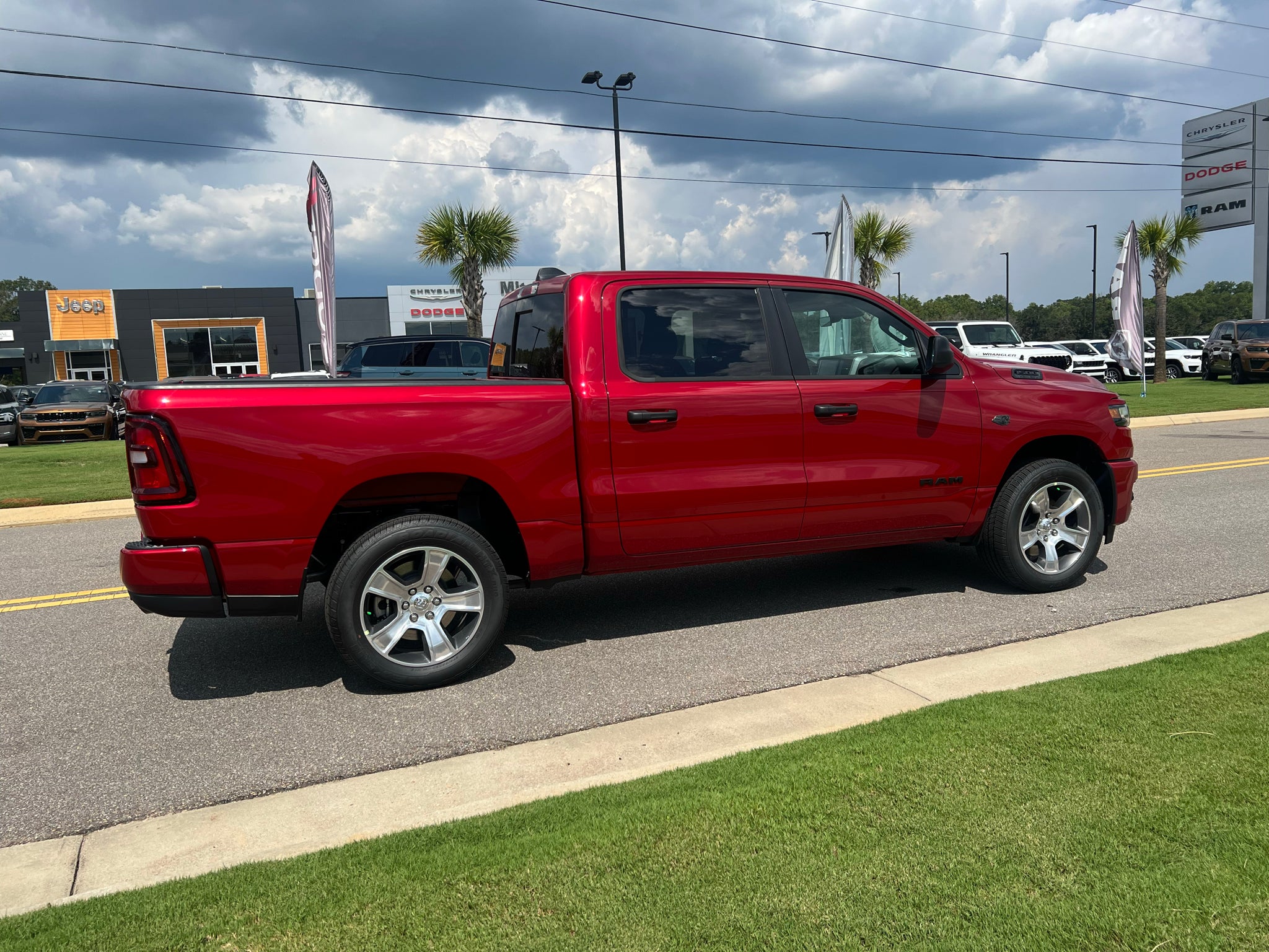 2027 RAM 1500 RAM 1500 EXPRESS CREW CAB 4X2 5'7' BOX