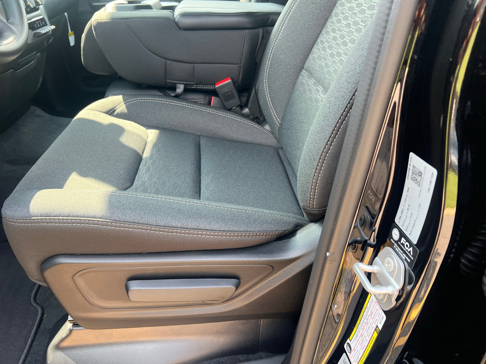 2027 RAM 1500 RAM 1500 EXPRESS CREW CAB 4X2 5'7' BOX