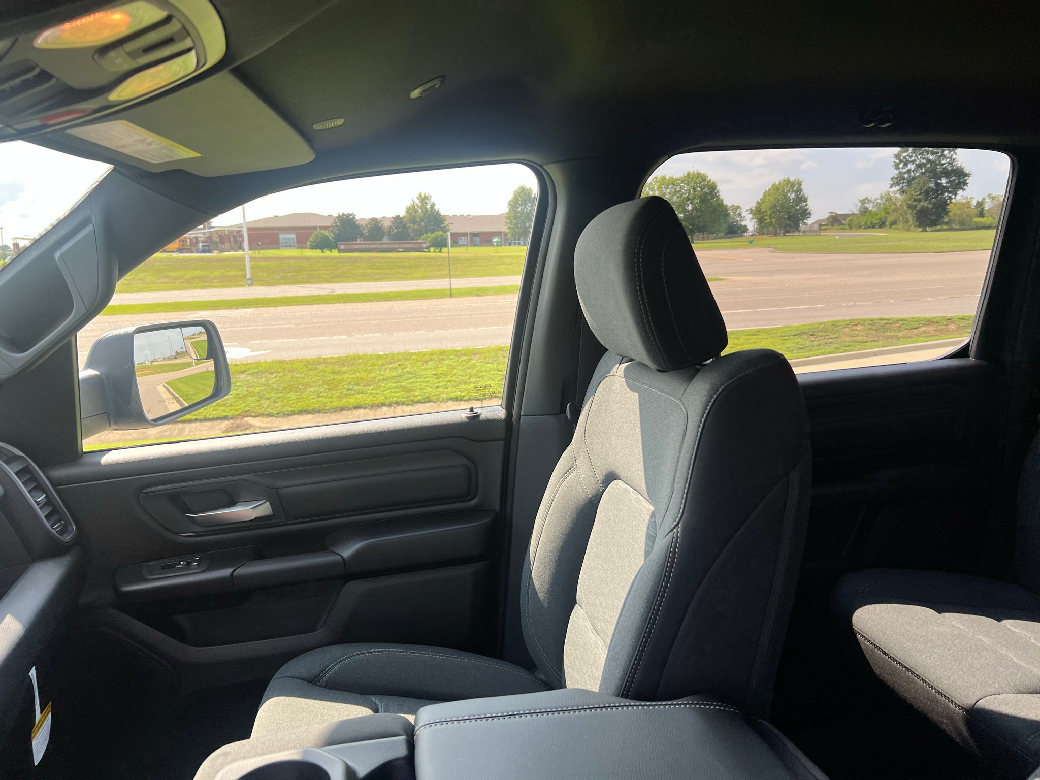 2027 RAM 1500 RAM 1500 EXPRESS CREW CAB 4X2 5'7' BOX