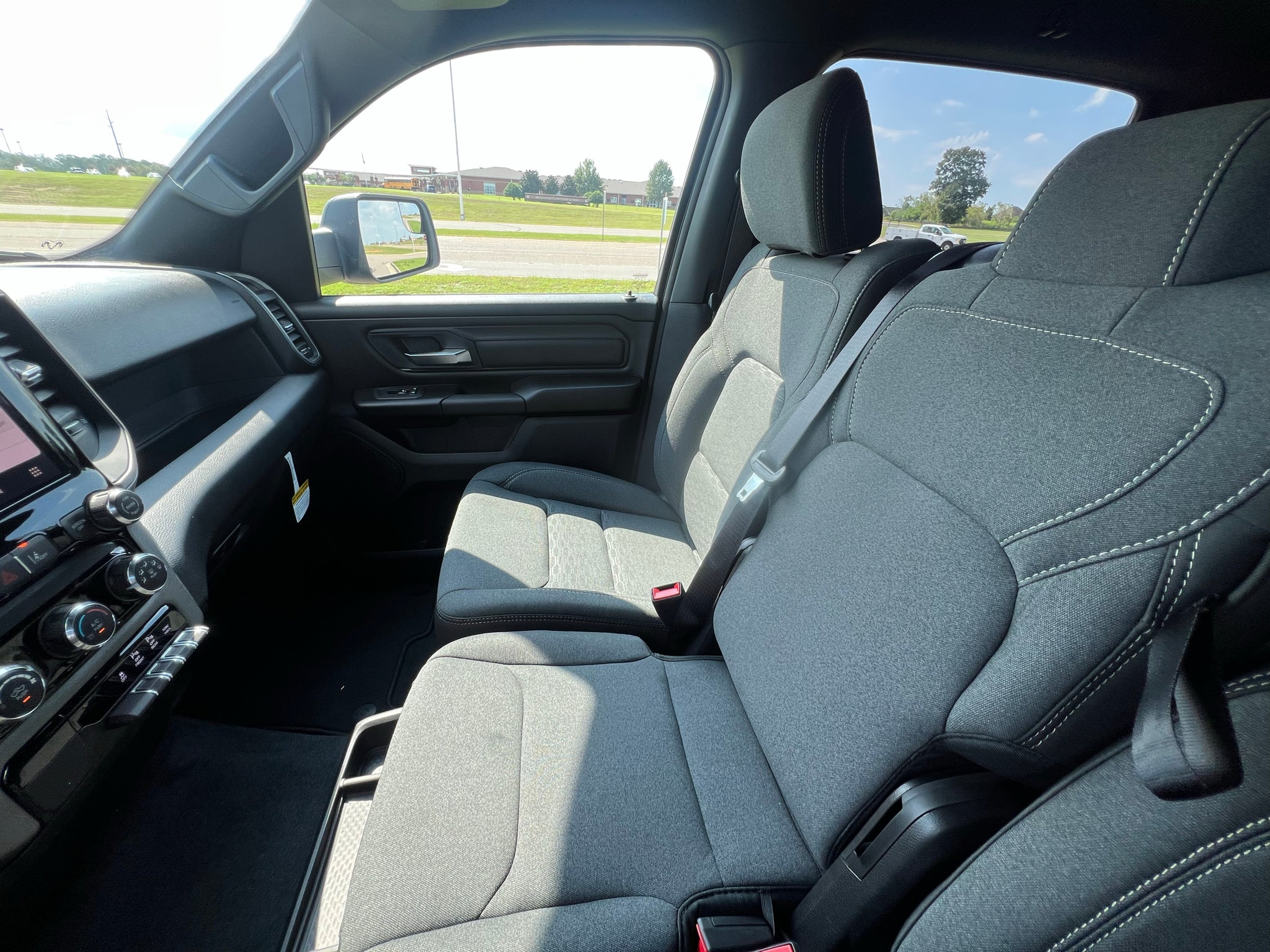 2027 RAM 1500 RAM 1500 EXPRESS CREW CAB 4X2 5'7' BOX