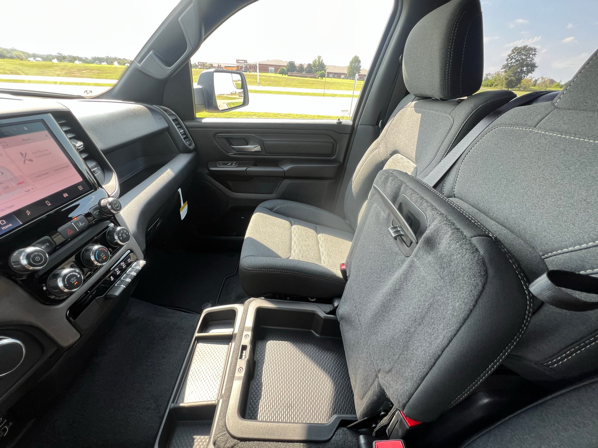 2027 RAM 1500 RAM 1500 EXPRESS CREW CAB 4X2 5'7' BOX