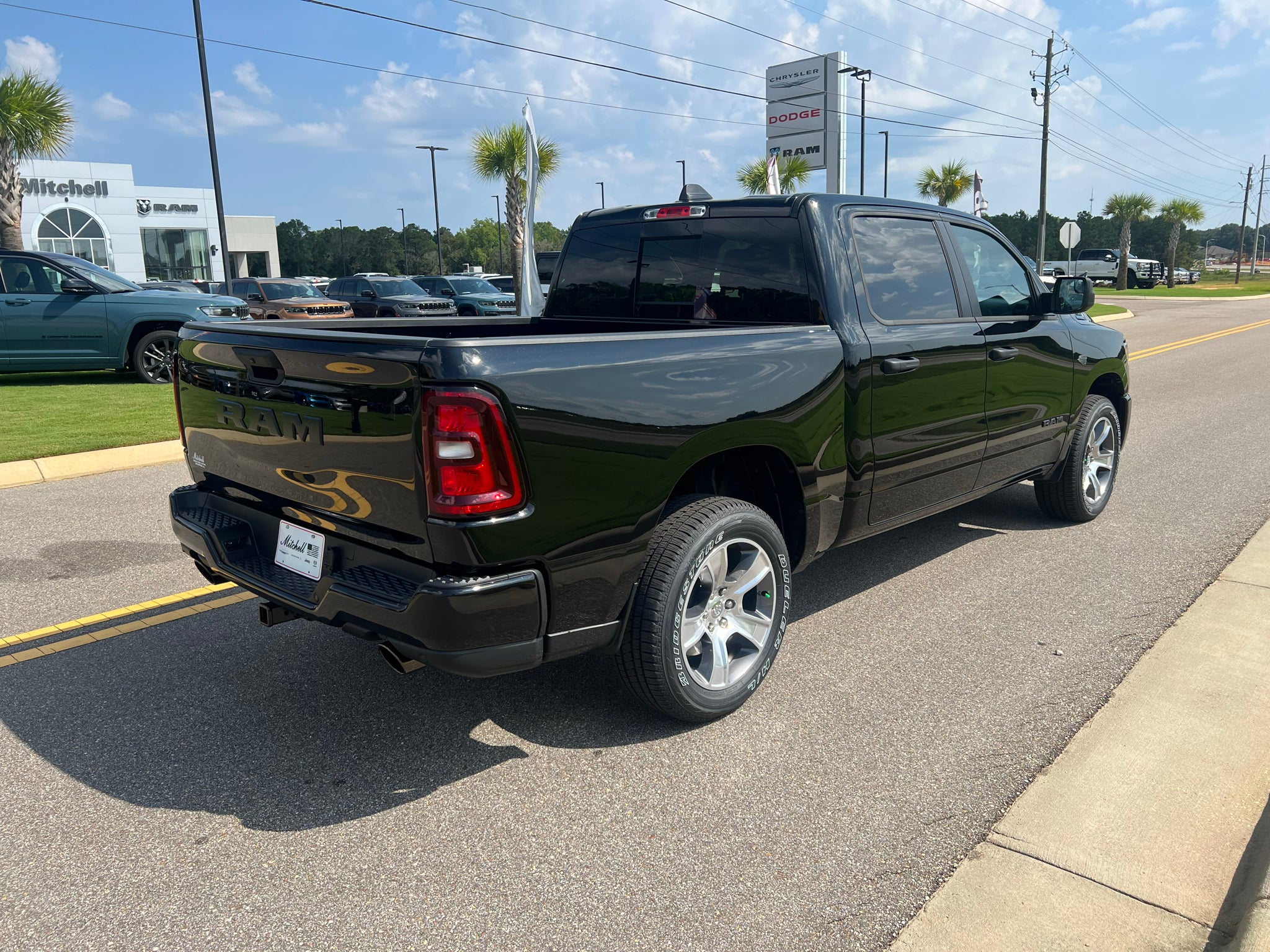 2027 RAM 1500 RAM 1500 EXPRESS CREW CAB 4X2 5'7' BOX