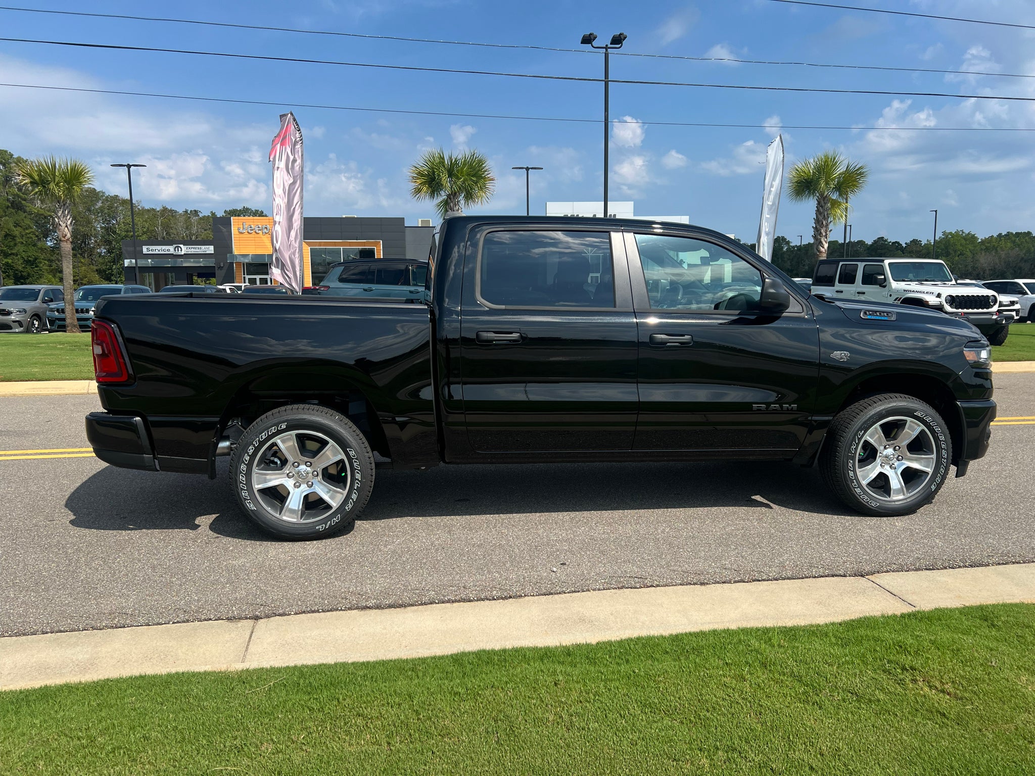 2027 RAM 1500 RAM 1500 EXPRESS CREW CAB 4X2 5'7' BOX