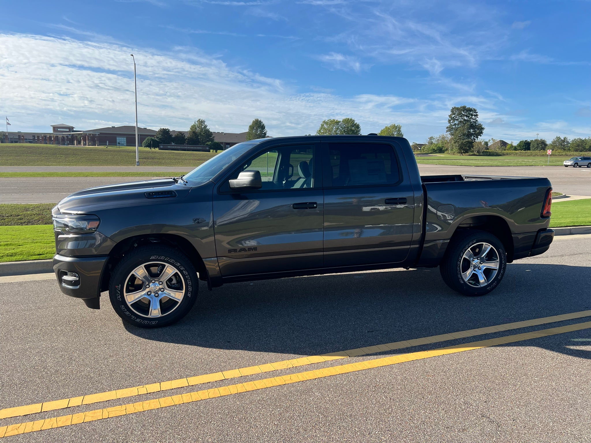 2027 RAM 1500 RAM 1500 EXPRESS CREW CAB 4X2 5'7' BOX