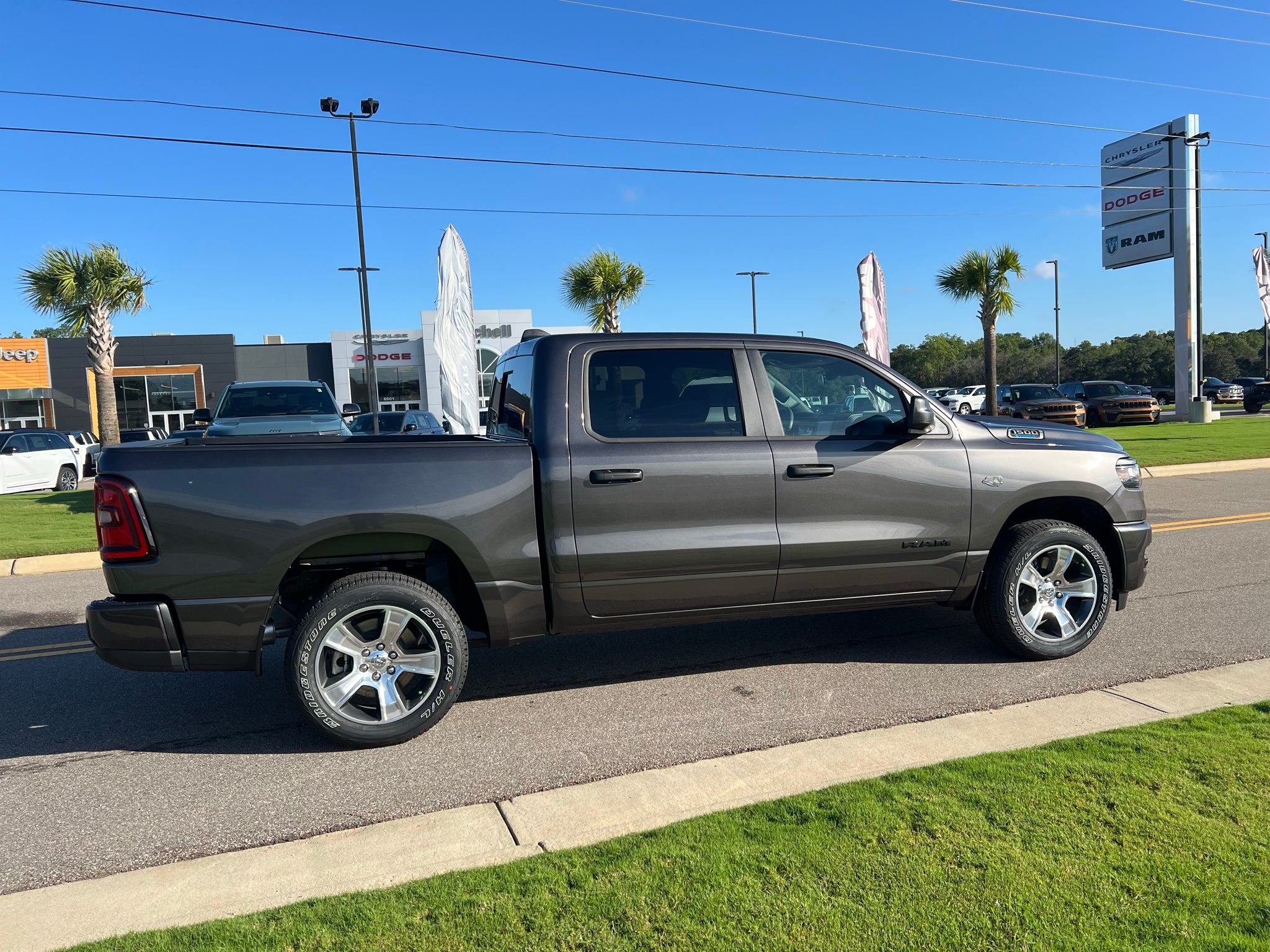 2027 RAM 1500 RAM 1500 EXPRESS CREW CAB 4X2 5'7' BOX