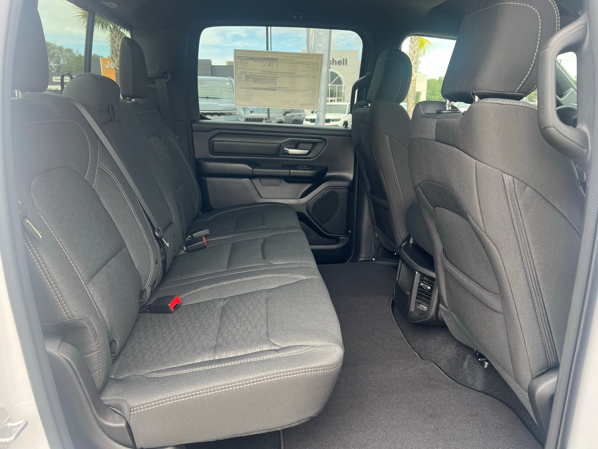 2027 RAM 1500 RAM 1500 EXPRESS CREW CAB 4X2 5'7' BOX