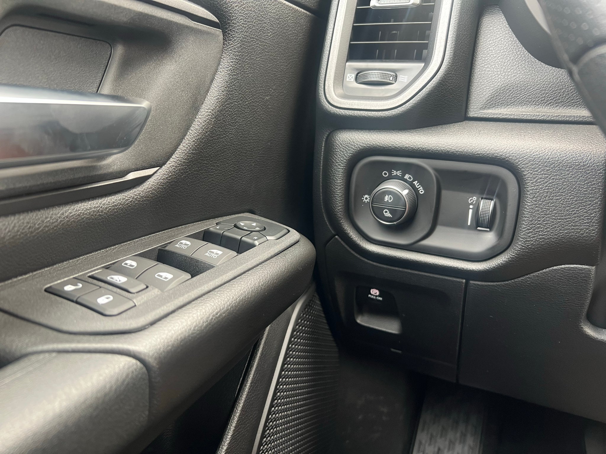2027 RAM 1500 RAM 1500 EXPRESS CREW CAB 4X2 5'7' BOX