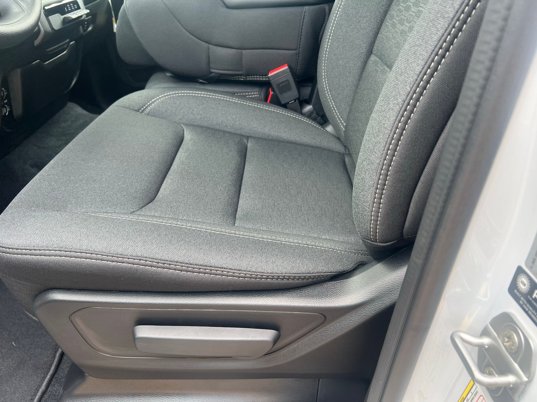 2027 RAM 1500 RAM 1500 EXPRESS CREW CAB 4X2 5'7' BOX
