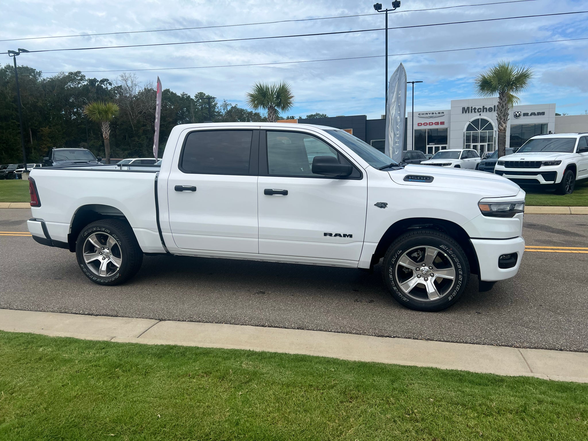 2027 RAM 1500 RAM 1500 EXPRESS CREW CAB 4X2 5'7' BOX