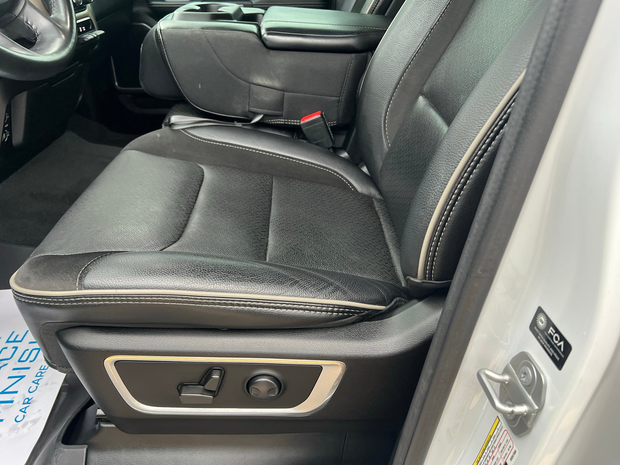 2022 RAM 1500 Laramie Crew Cab 4x2 5'7' Box