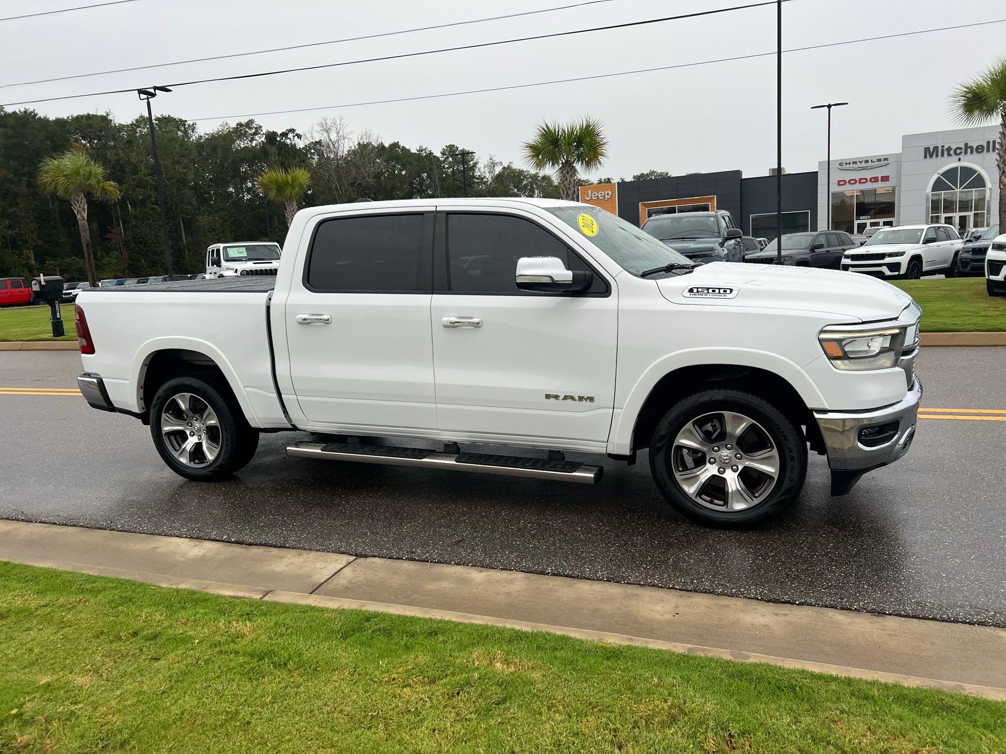 2022 RAM 1500 Laramie Crew Cab 4x2 5'7' Box